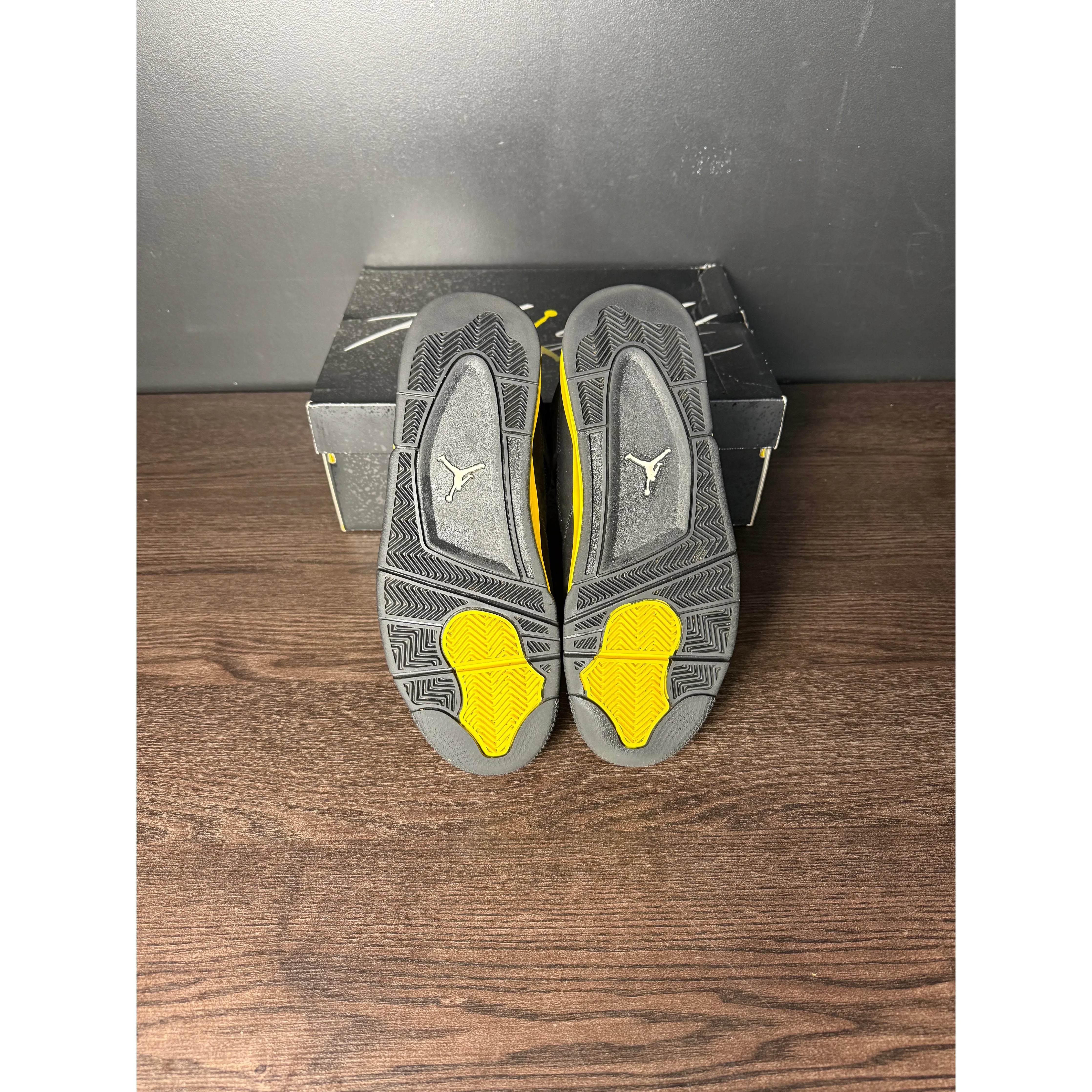 Air Jordan 4 Retro "Thunder" (2023) **PRE-OWNED**