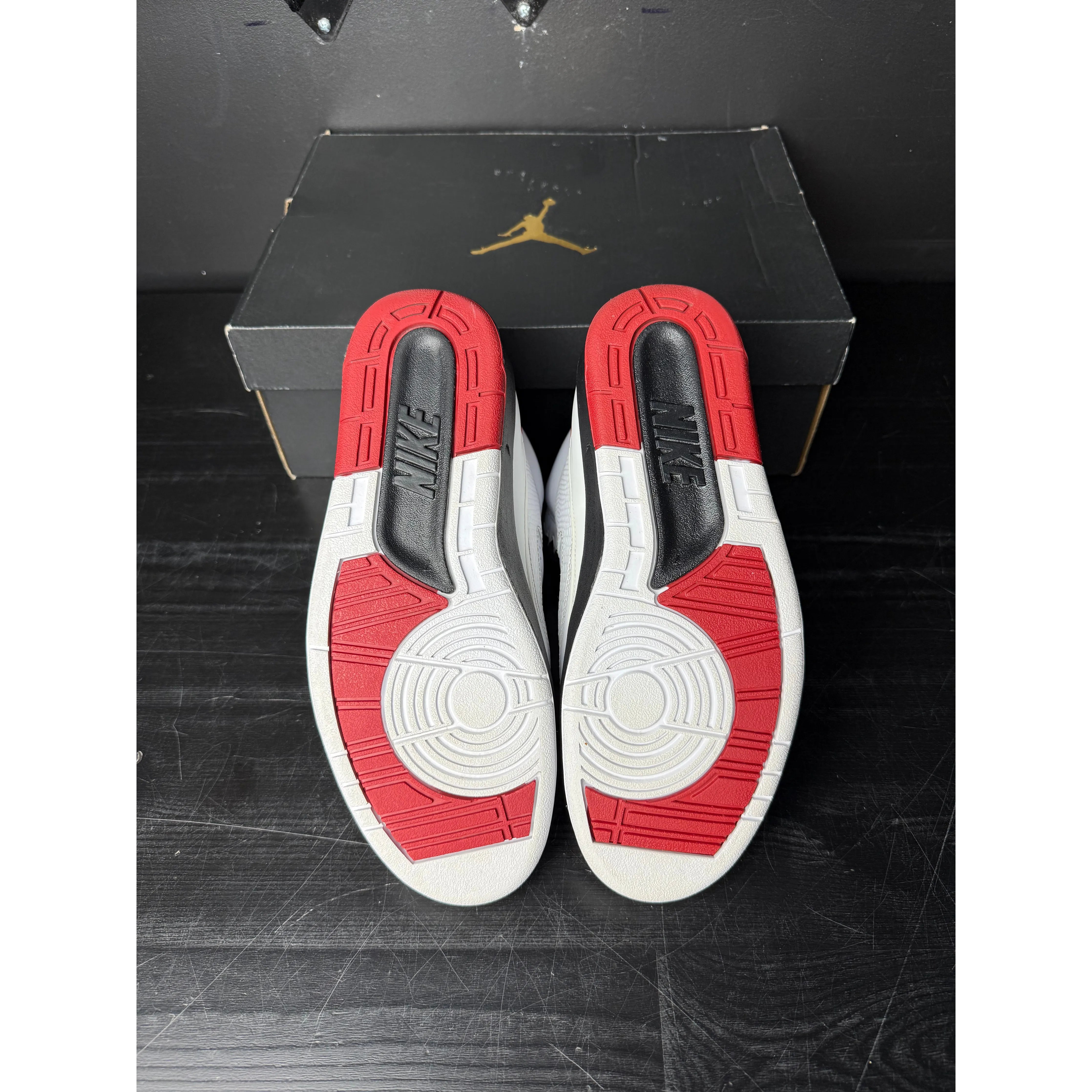 Air Jordan 2 Retro OG "Chicago" (2022) (GS) **PRE-OWNED**