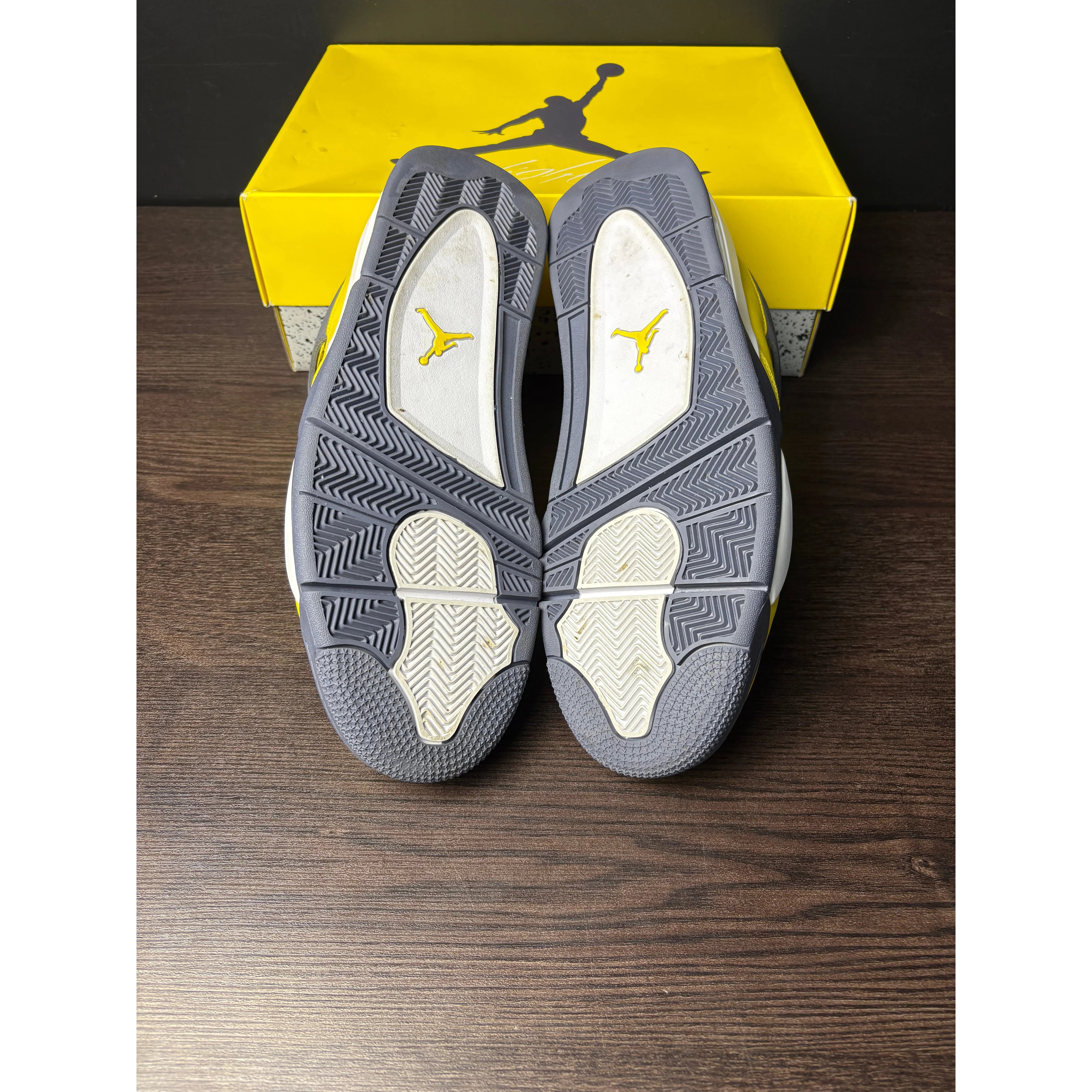 Air Jordan 4 Retro "Lightning" (2021) **PRE-OWNED**