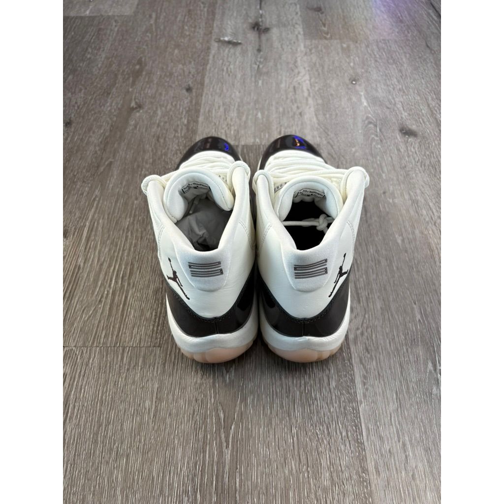 Air Jordan 11 Retro "Neapolitan" (WMNS) **PRE-OWNED**