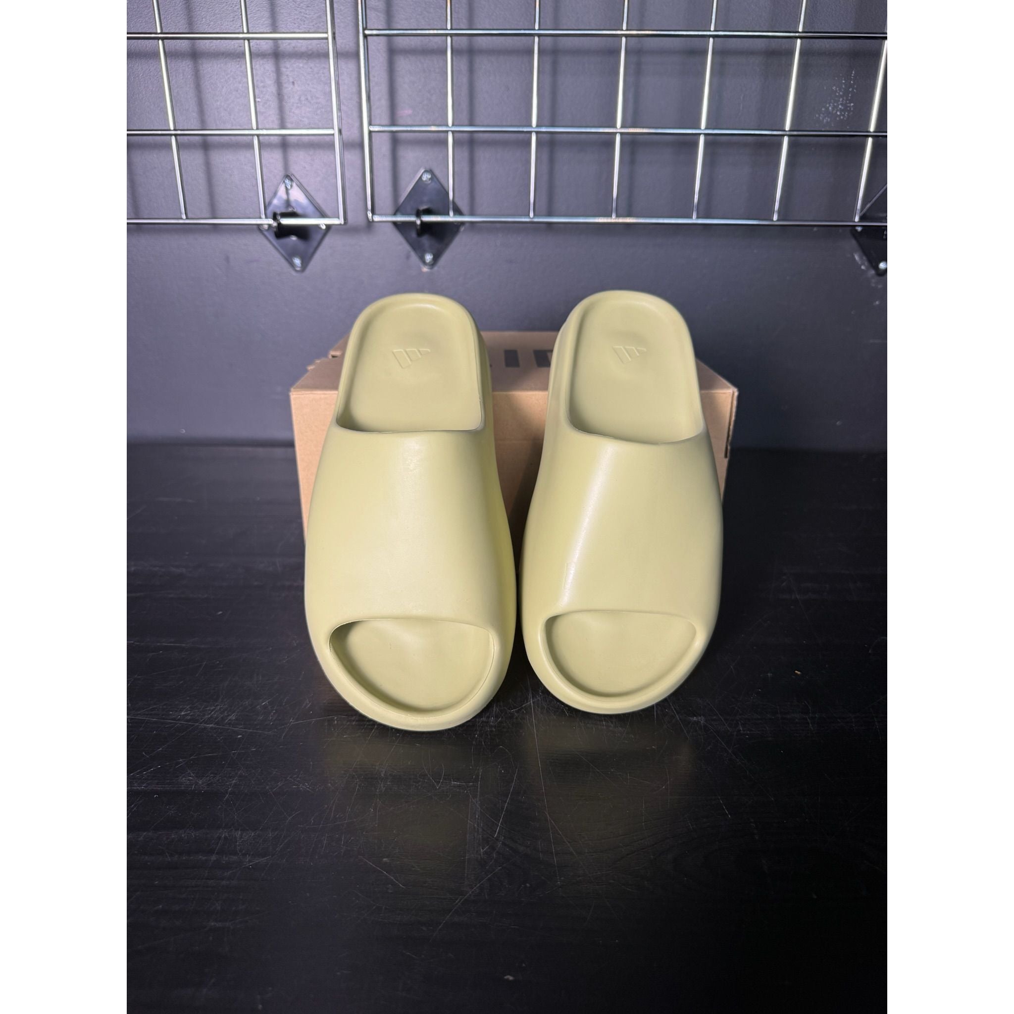 Adidas Yeezy Slide "Resin" (2022/2024) **PRE-OWNED**