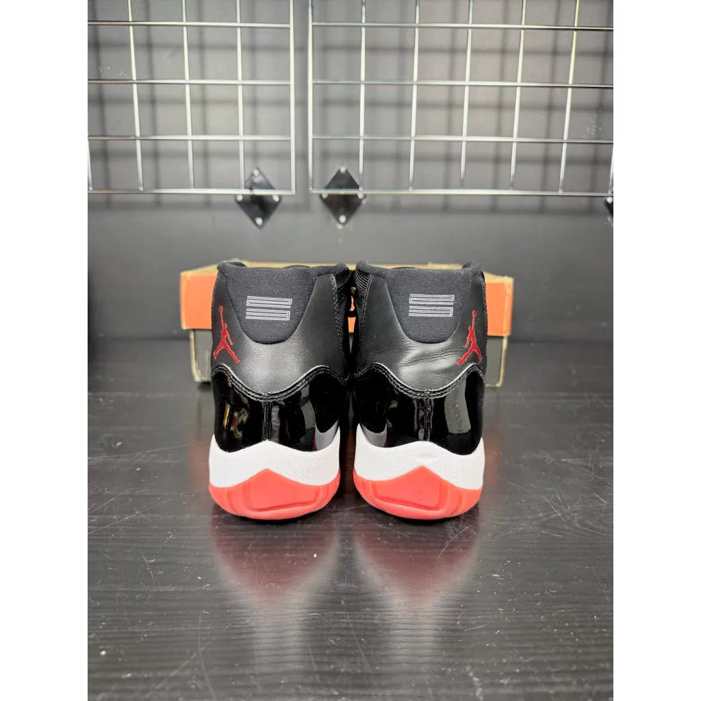 Air Jordan 11 Retro "Playoffs Bred" (2019) **PRE-OWNED**