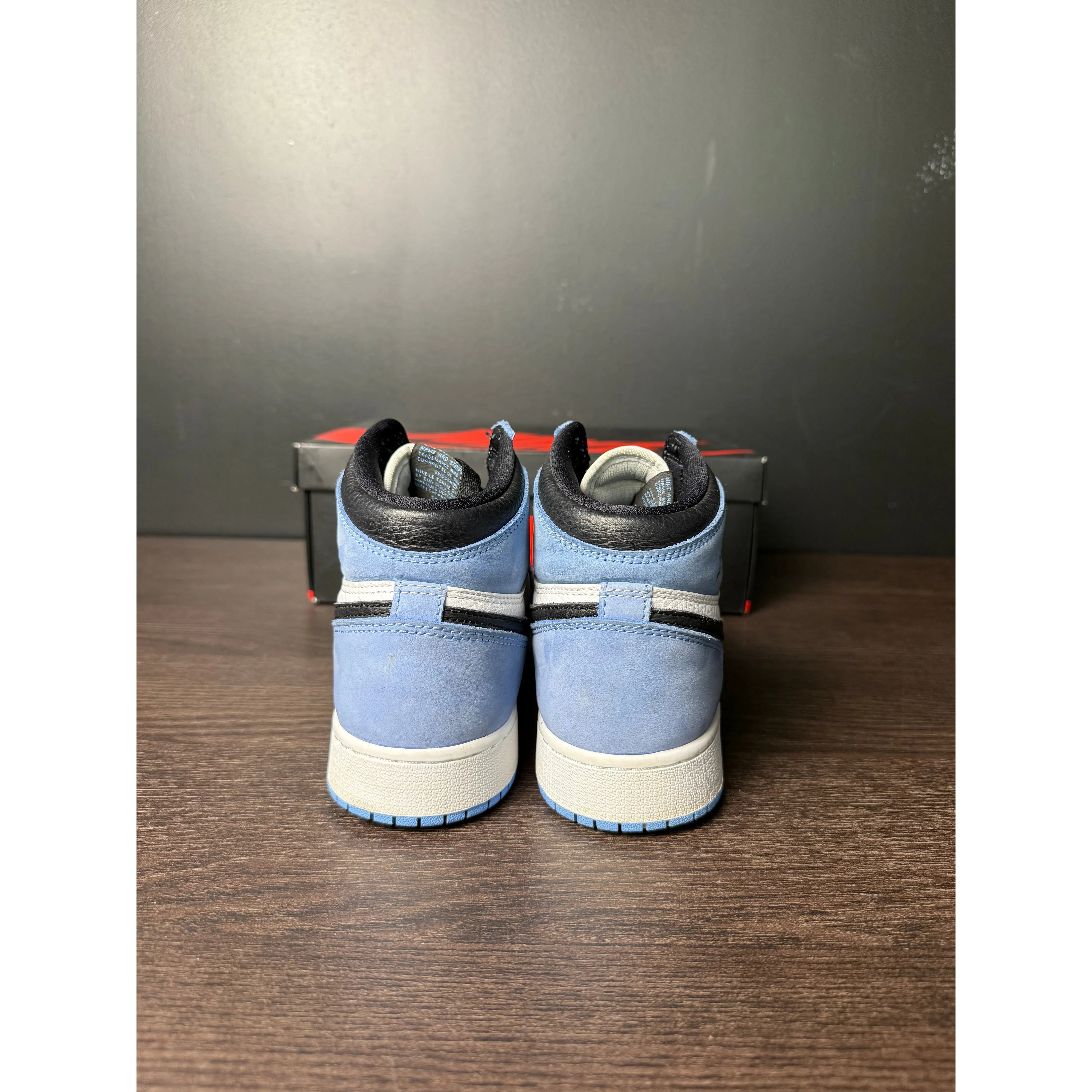 Air Jordan 1 Retro High OG "University Blue" (GS) **PRE-OWNED**