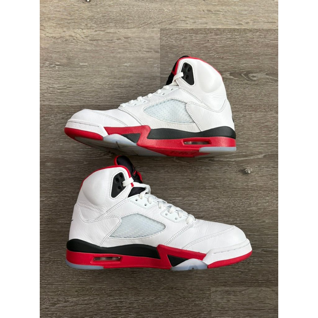Air Jordan 5 Retro "Fire Red Black Tongue" (2025) **PRE-OWNED**