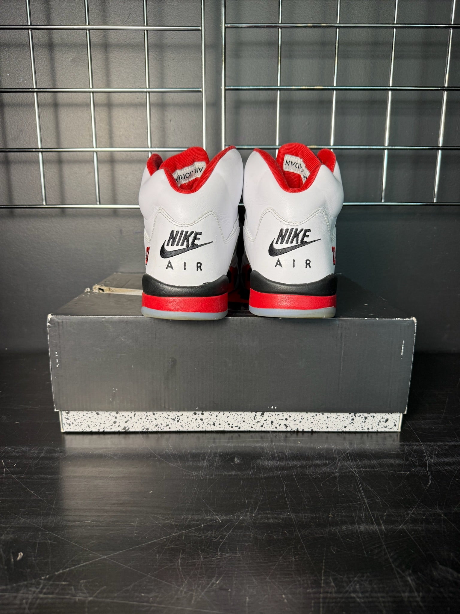 Air Jordan 5 Retro "Fire Red Black Tongue" (2025) **PRE-OWNED**