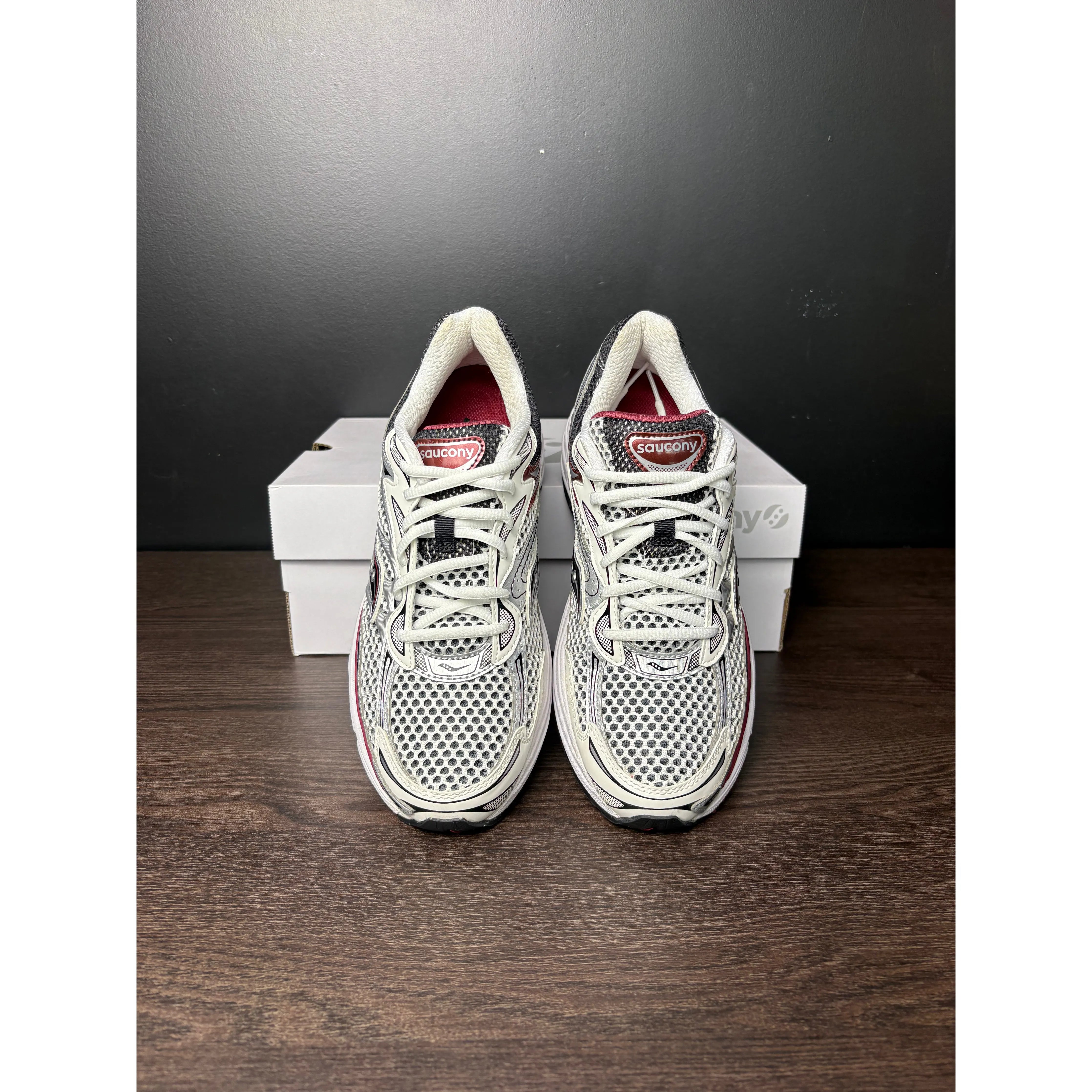 Saucony ProGrid Omni 9 OG "White Silver Red" **PRE-OWNED**