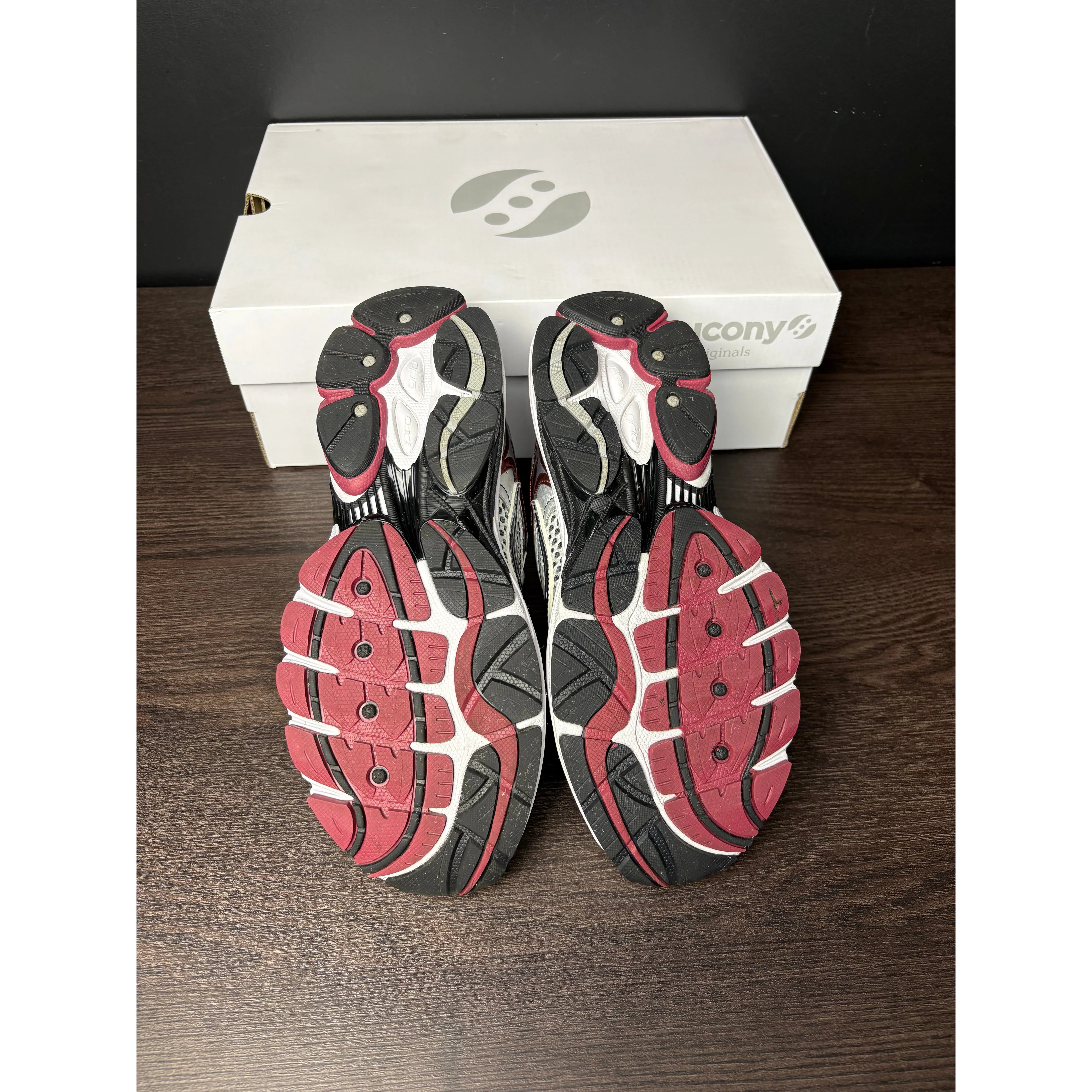 Saucony ProGrid Omni 9 OG "White Silver Red" **PRE-OWNED**