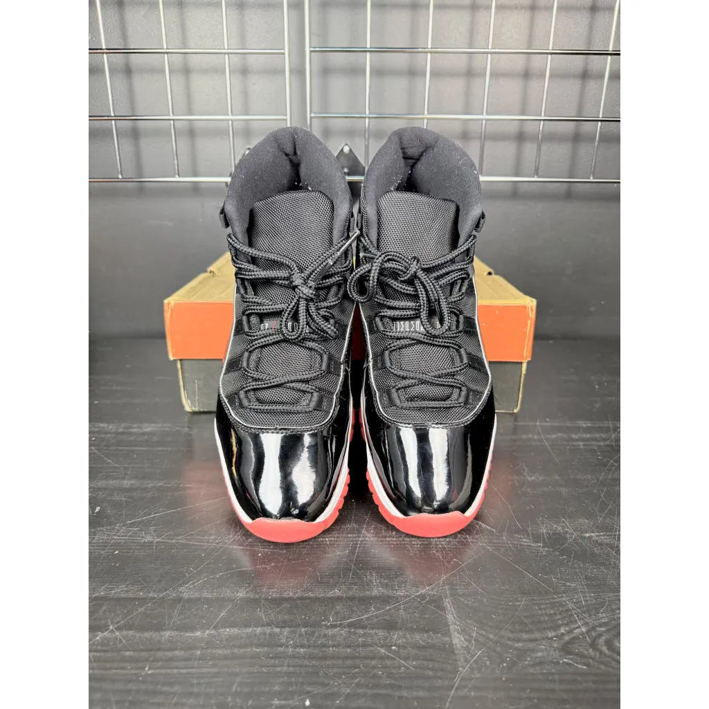 Air Jordan 11 Retro "Playoffs Bred" (2019) **PRE-OWNED**