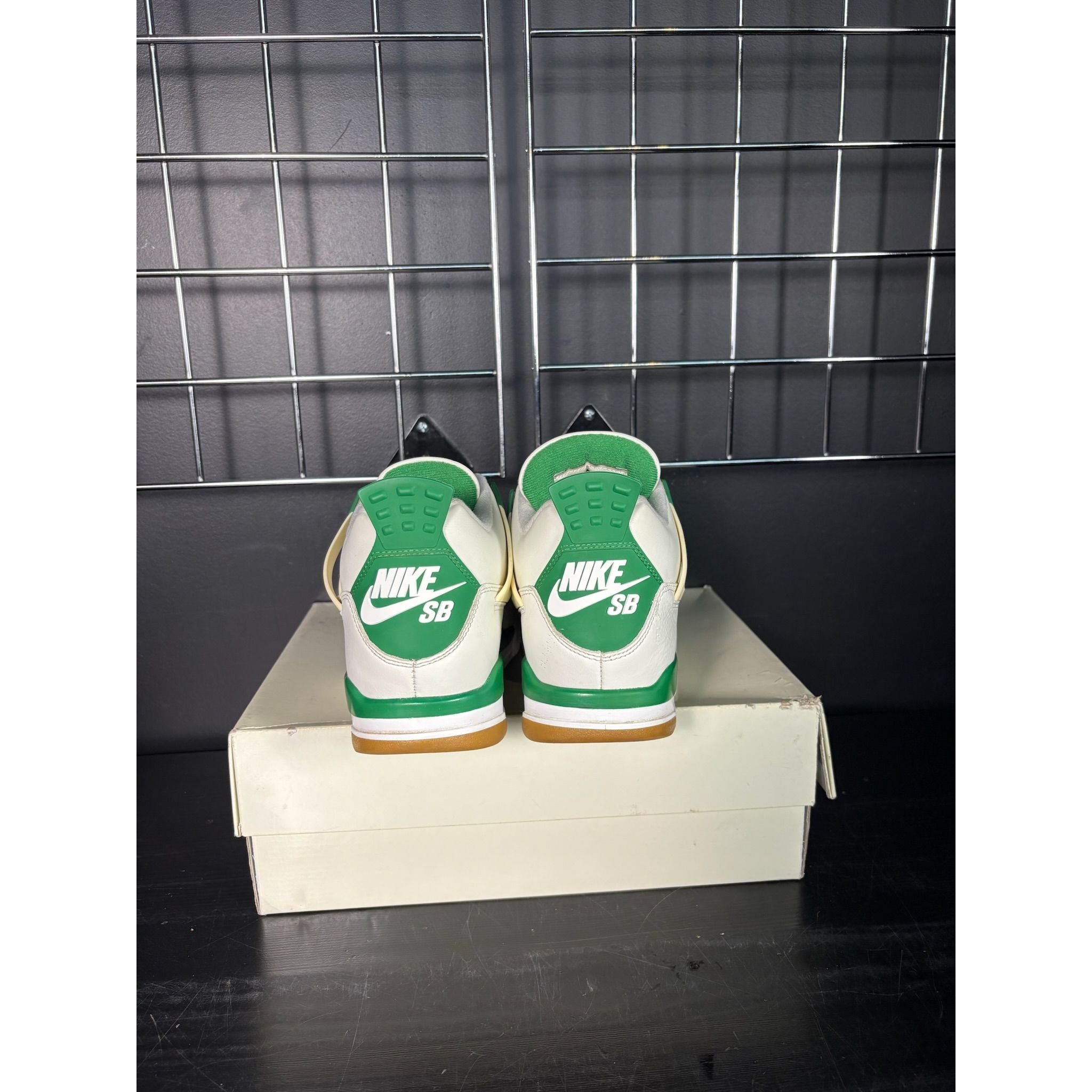 Air Jordan 4 Retro x SB "Pine Green" **PRE-OWNED**