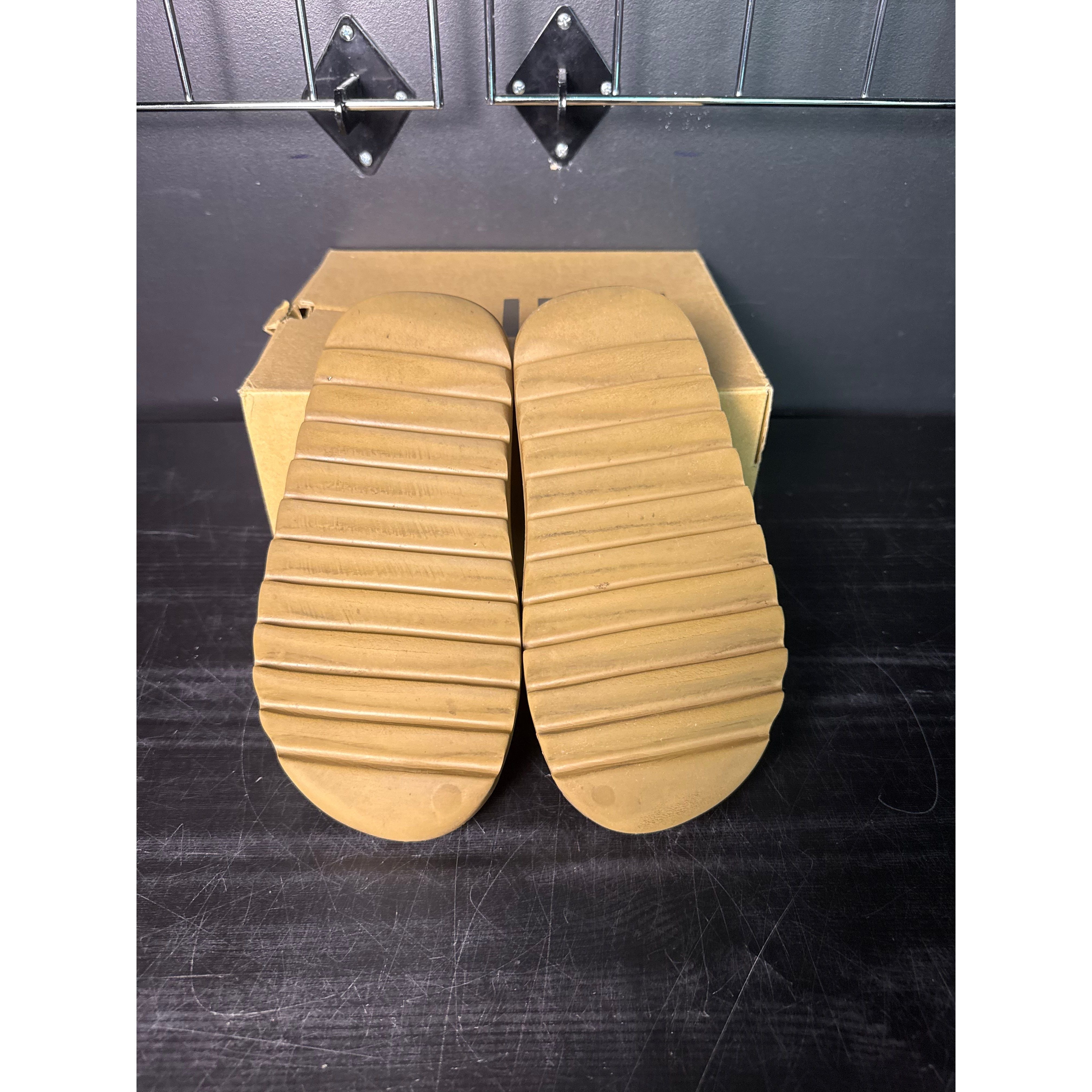 Adidas Yeezy Slide "Core" **PRE-OWNED**