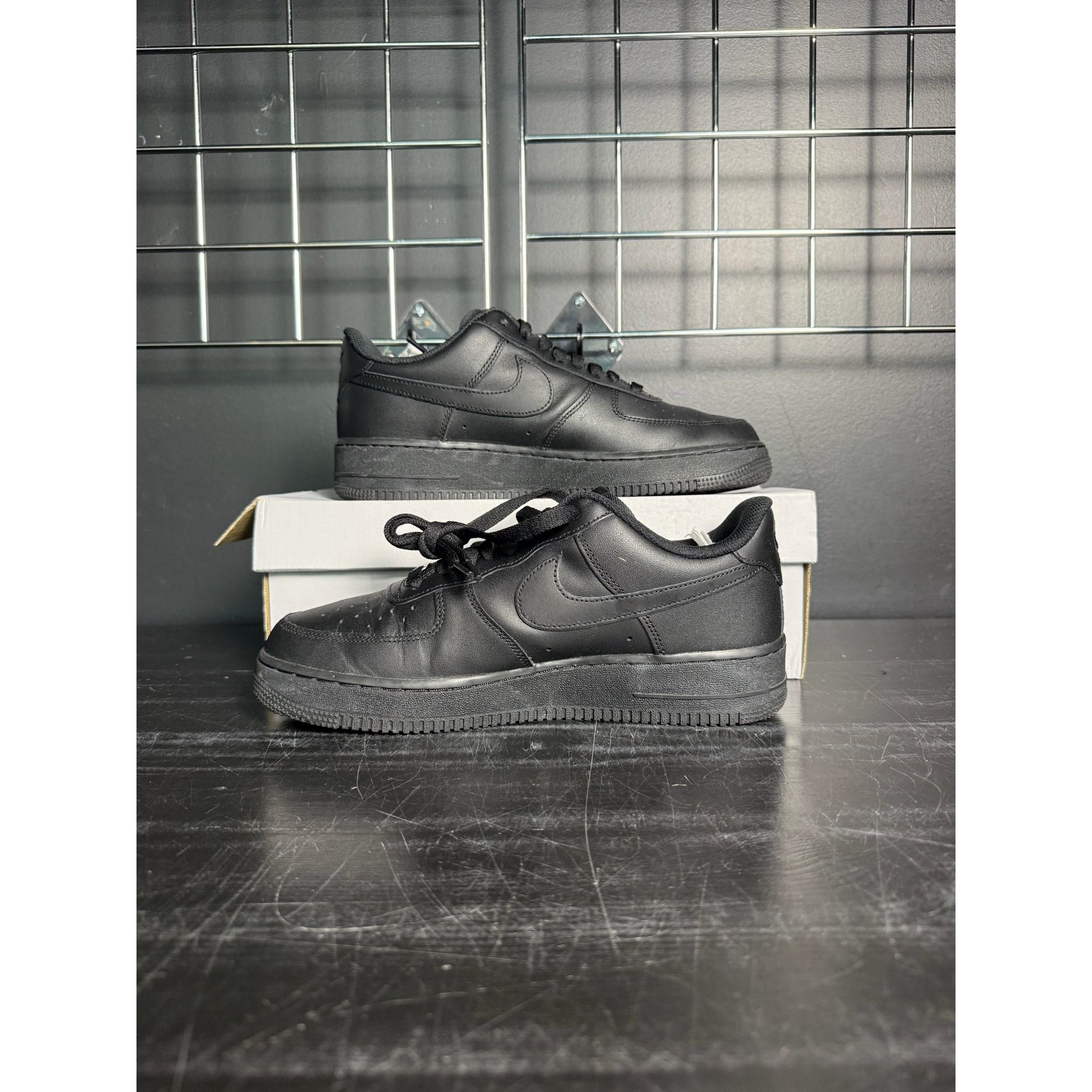 Nike Air Force 1 Low '07 (Black) **PRE-OWNED**