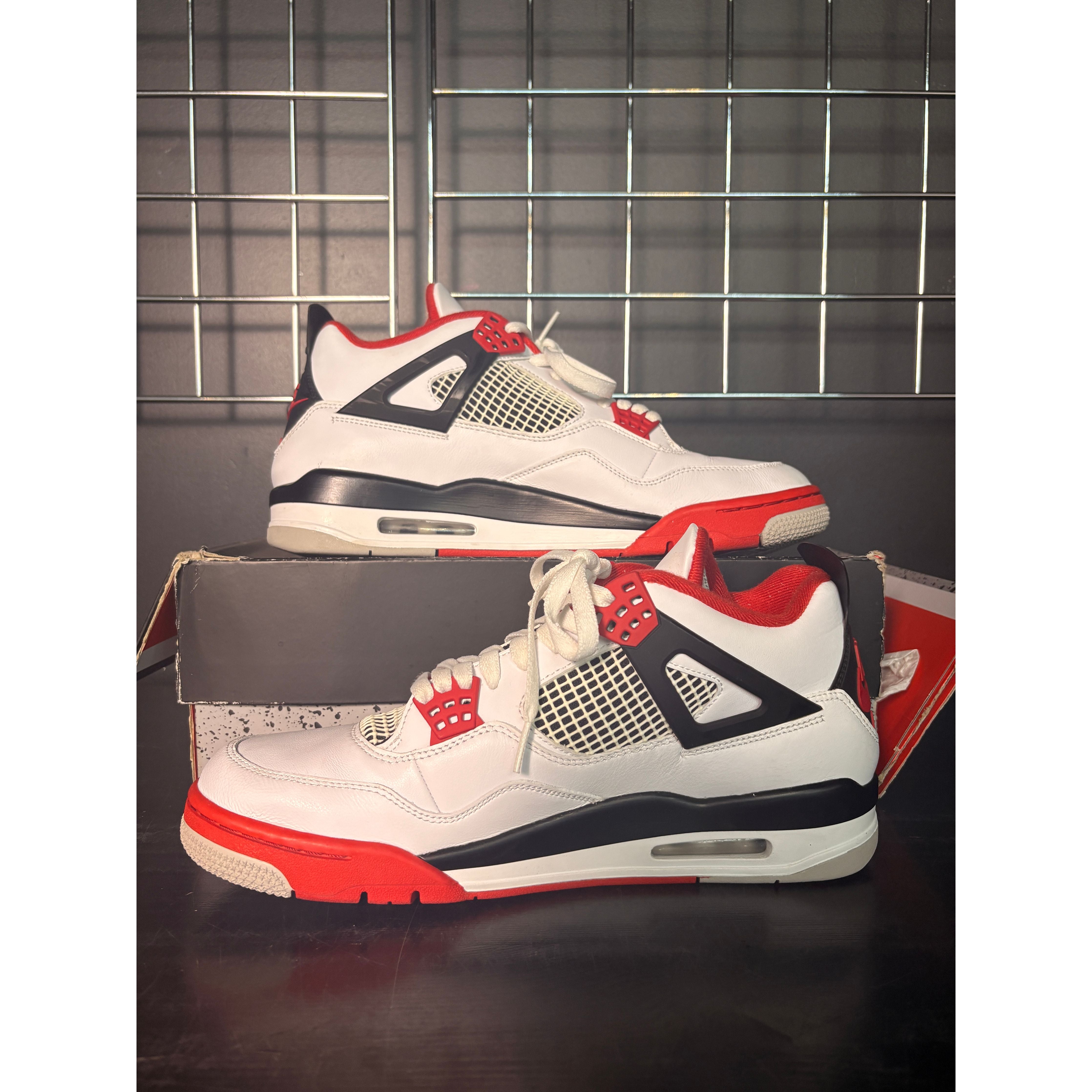 Air Jordan 4 Retro "Fire Red" (2020) **PRE-OWNED**