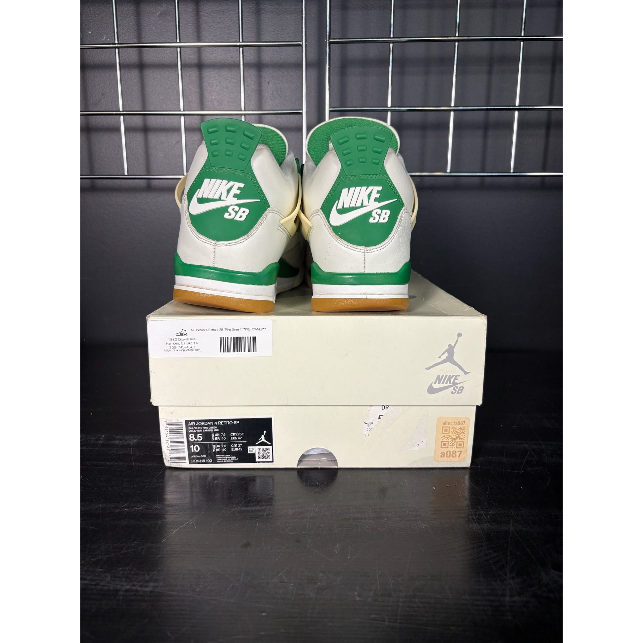 Air Jordan 4 Retro x SB "Pine Green" **PRE-OWNED**