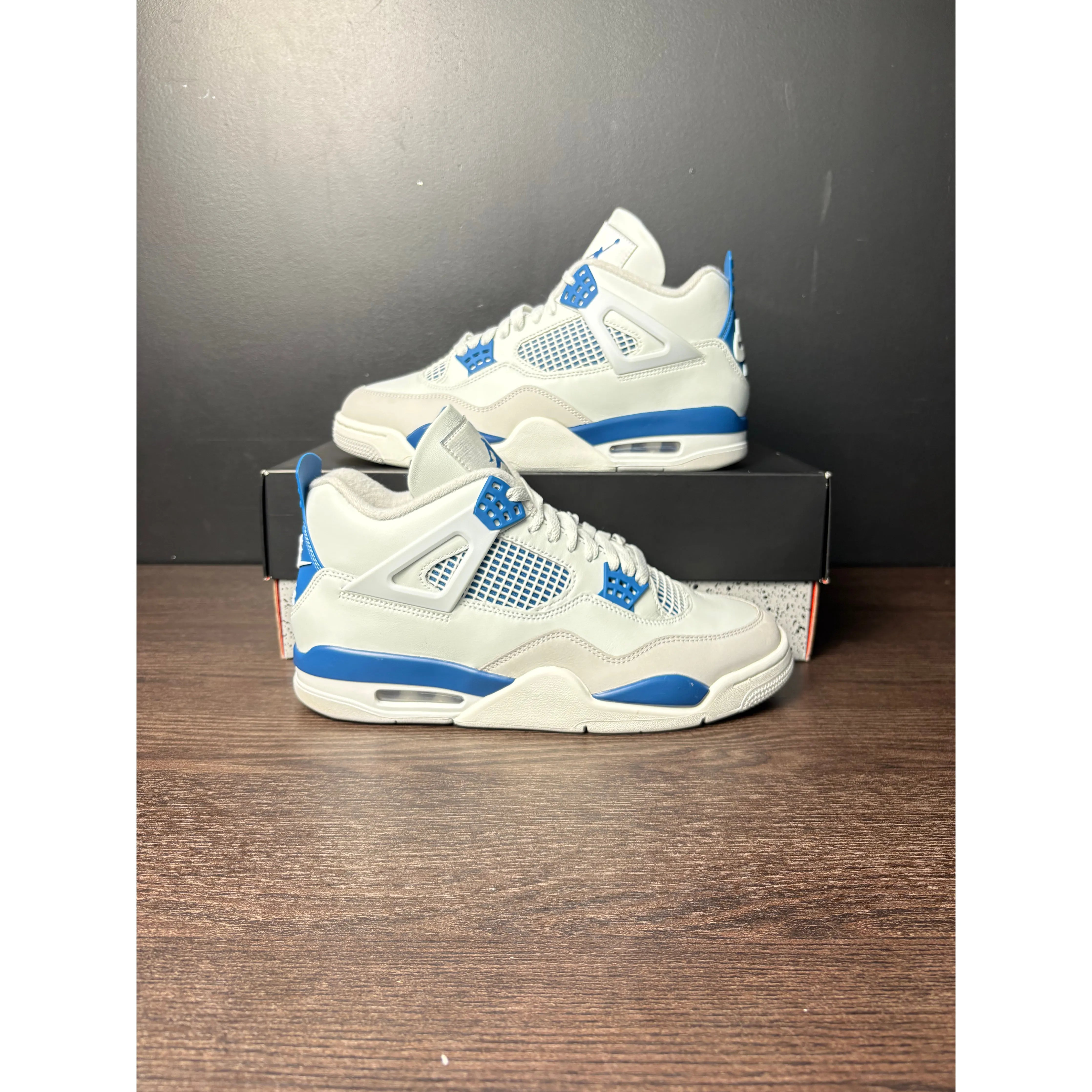 Air Jordan 4 Retro "Military Blue" (2024) **PRE-OWNED**