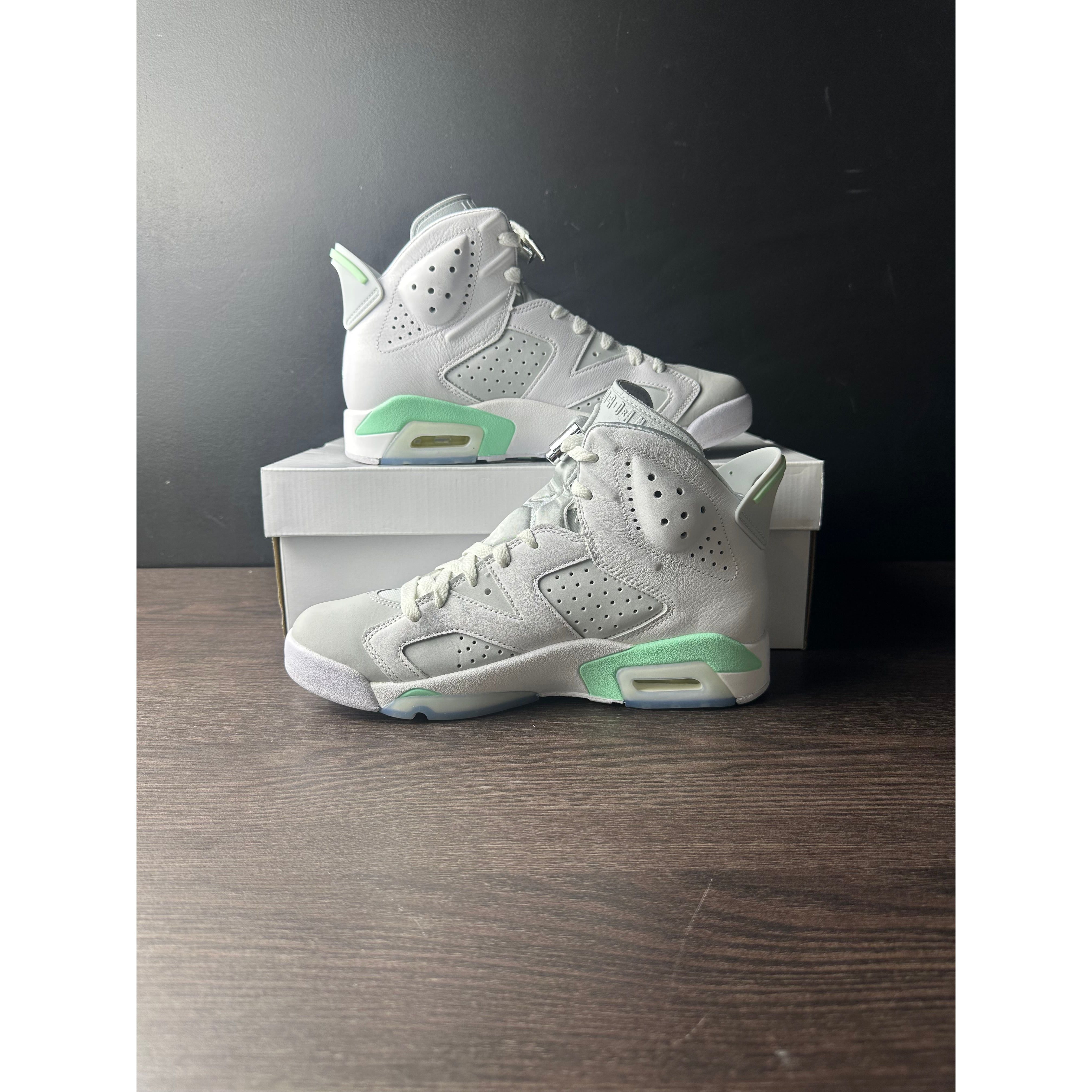 Air Jordan 6 Retro "Mint Foam" (WMNS) **PRE-OWNED**
