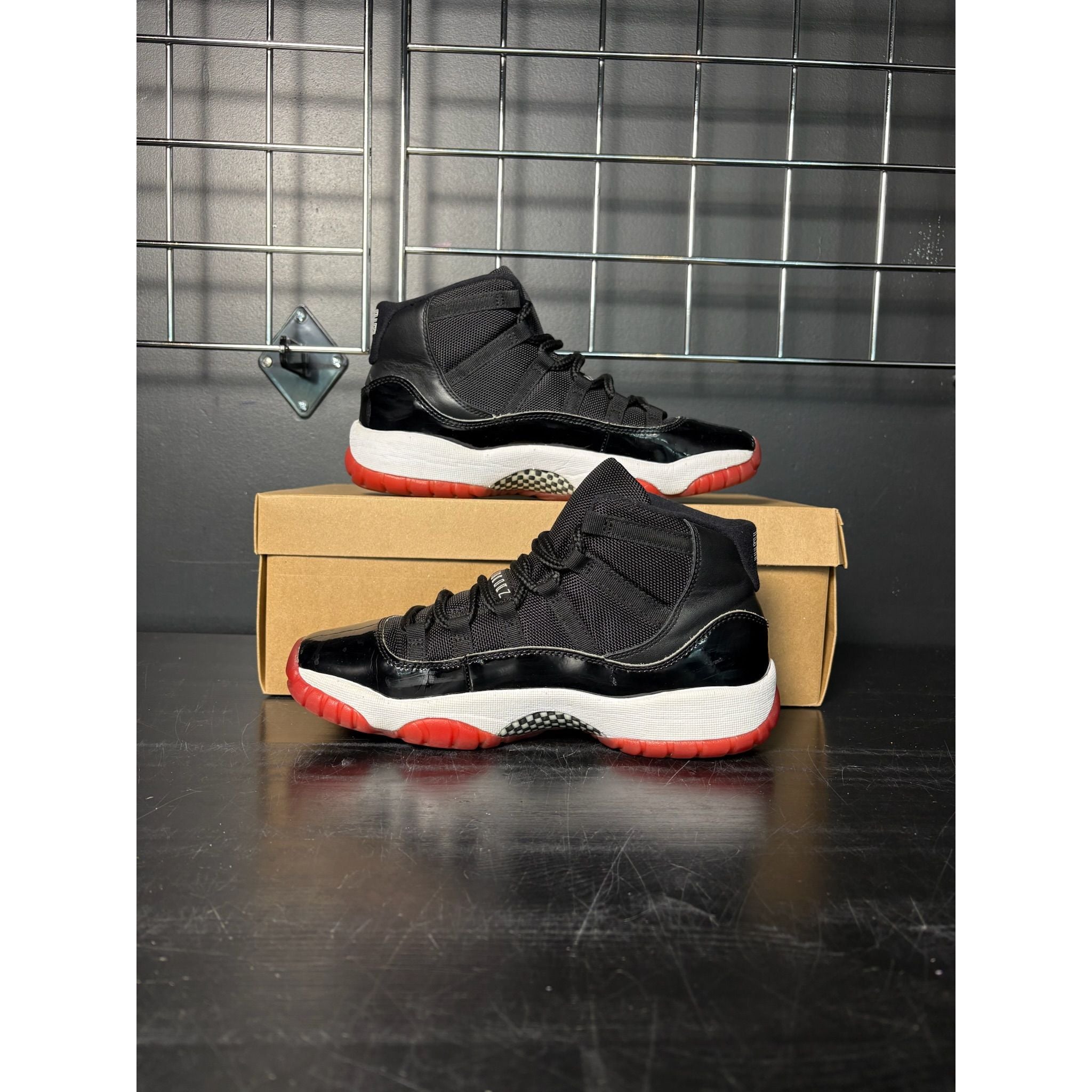 Air Jordan 11 Retro "Playoffs Bred" (2019) (GS) **PRE-OWNED** REP. BOX