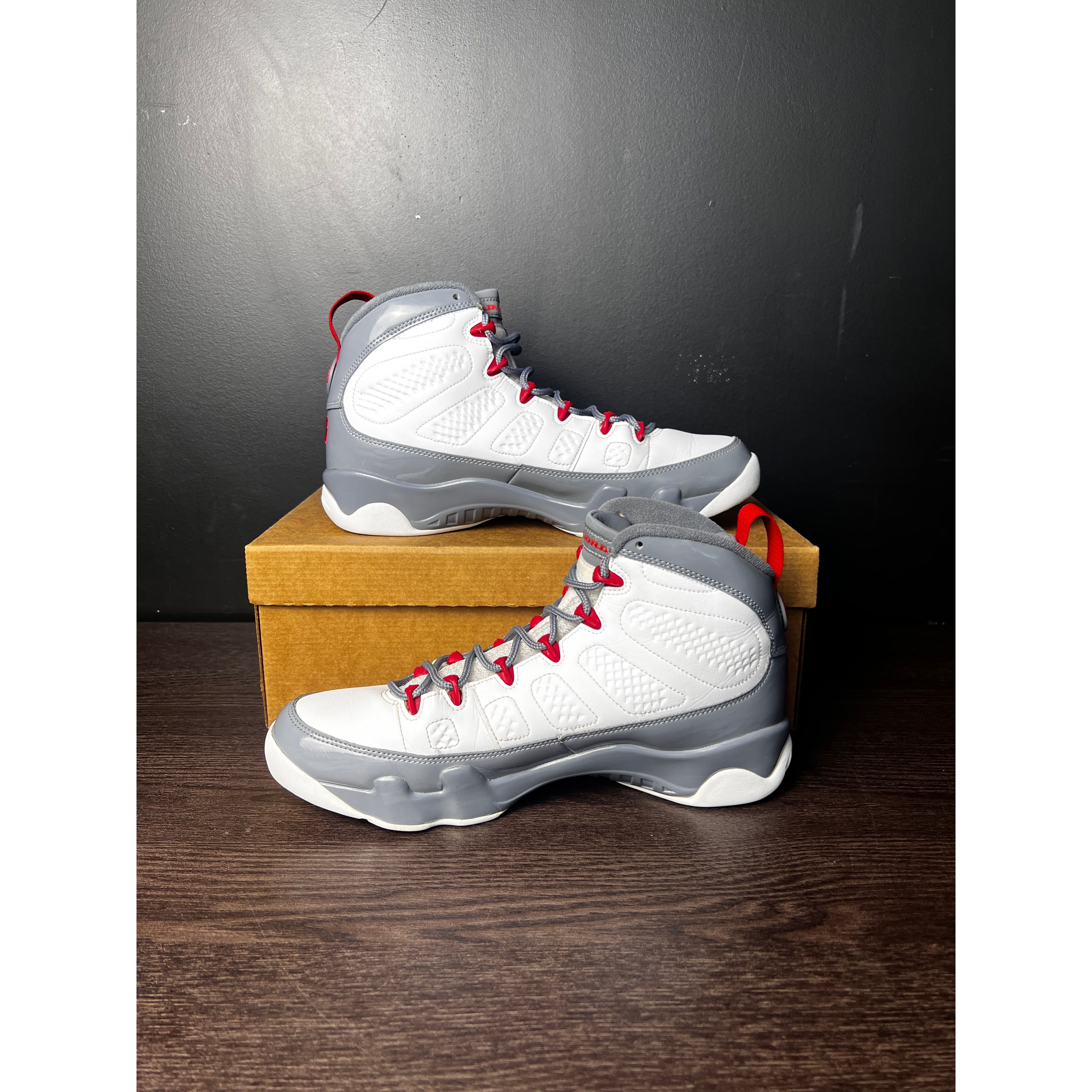 Air Jordan 9 Retro "Fire Red" **PRE-OWNED**