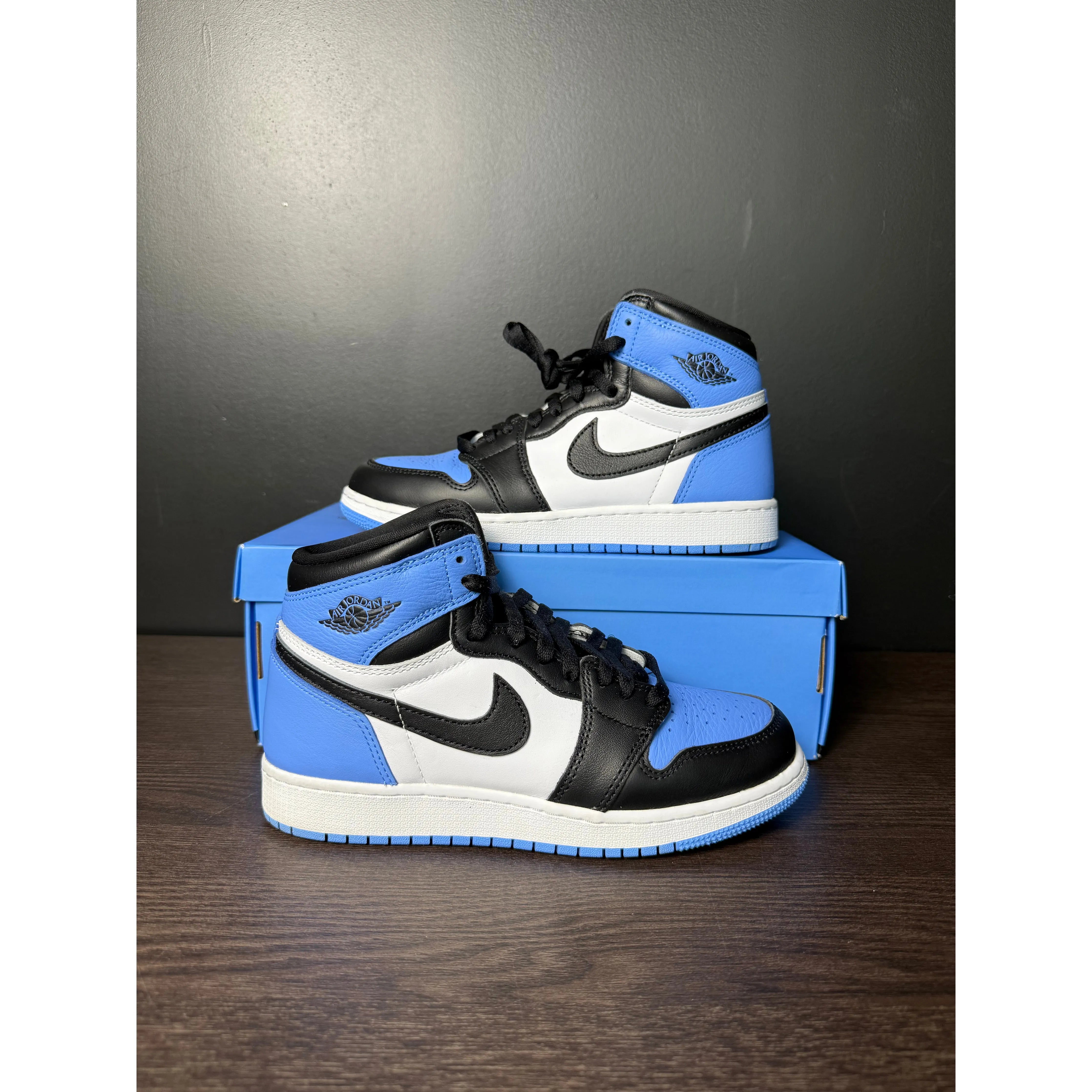 Air Jordan 1 Retro High OG "UNC Toe" (GS) **PRE-OWNED**