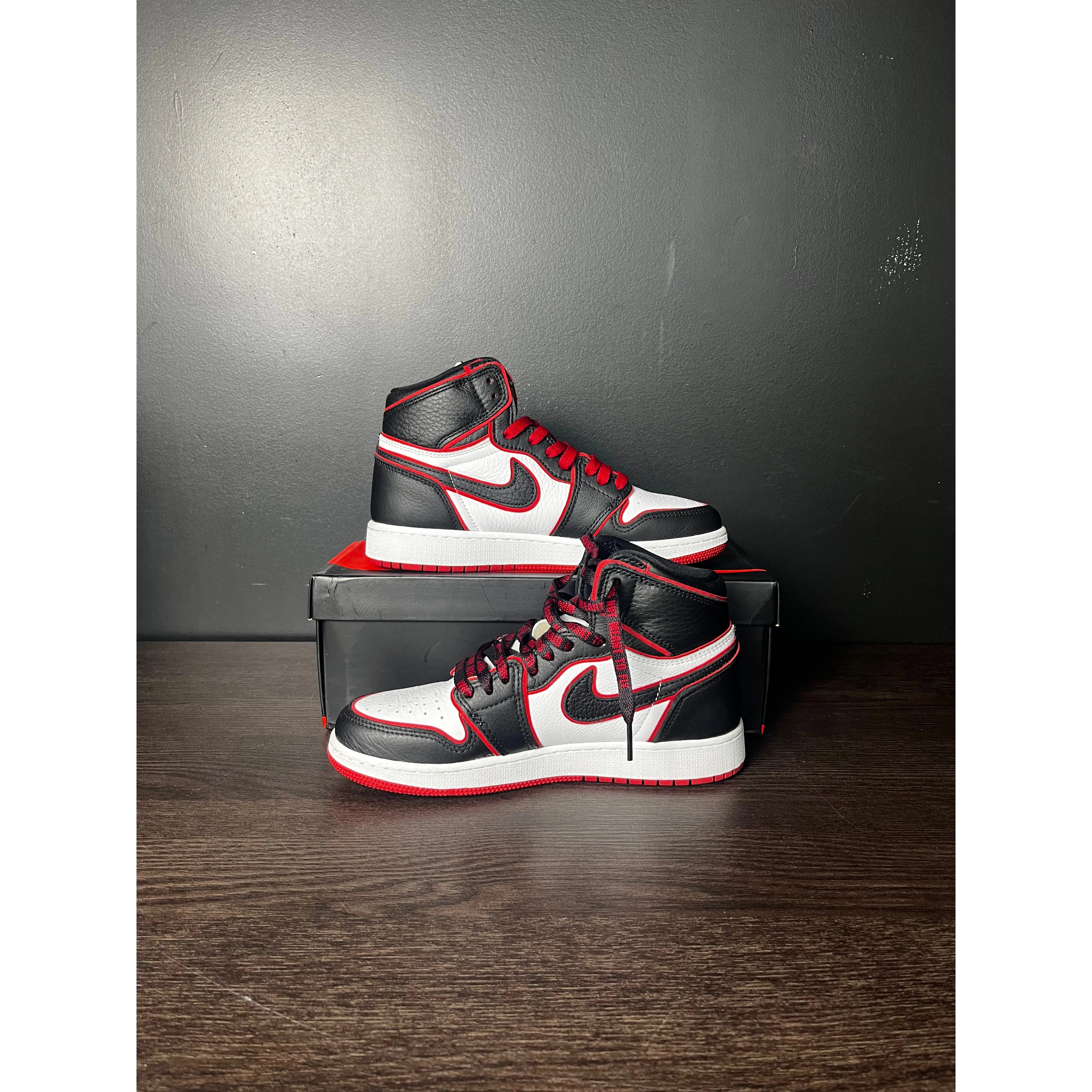 Air Jordan 1 Retro High "Bloodline" (GS) **PRE-OWNED**
