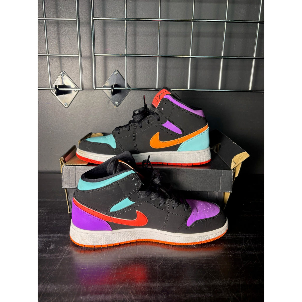 Air Jordan 1 Mid "Multi-Color" (GS) **PRE-OWNED**