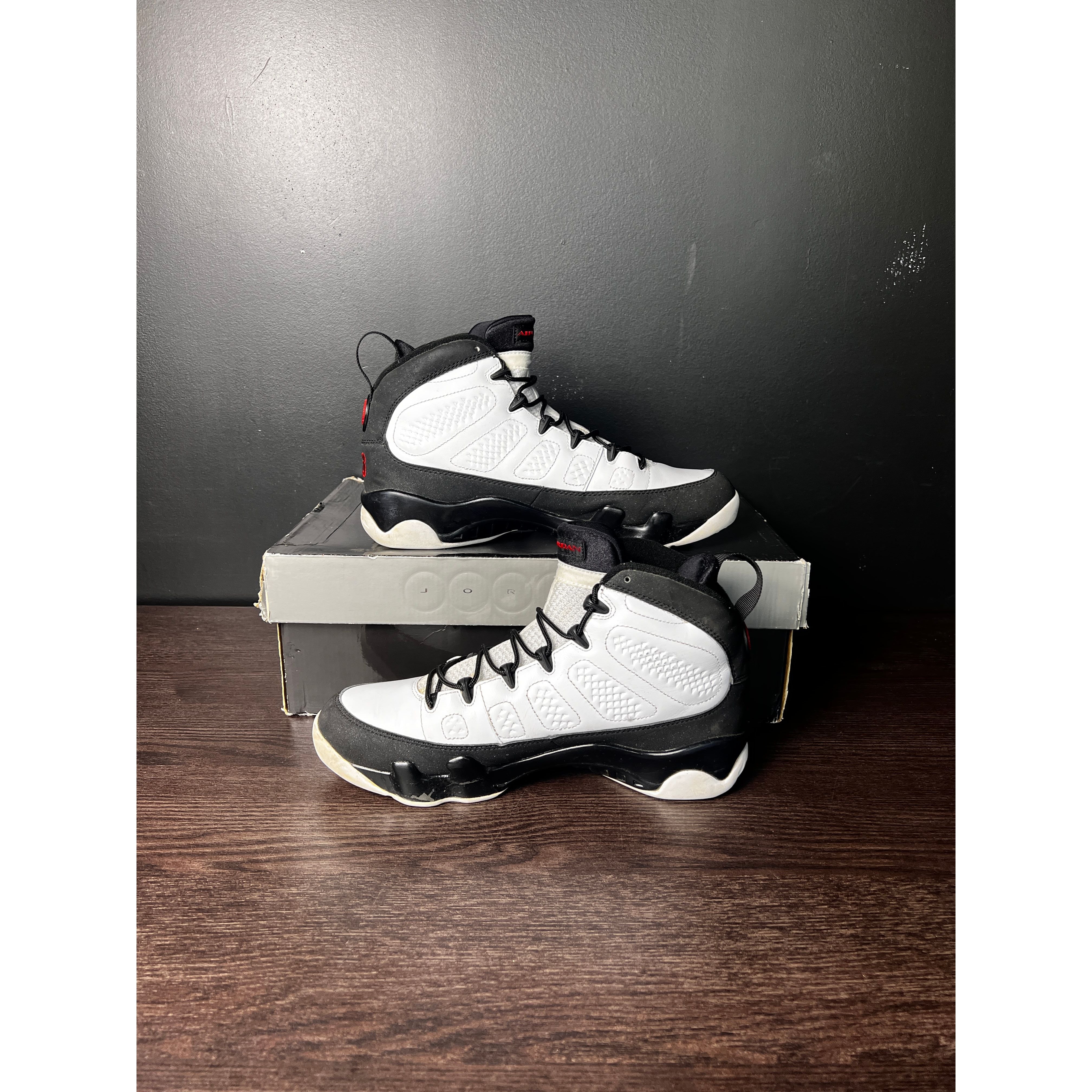 Air Jordan 9 Retro "White Black Red" (2010) **PRE-OWNED**