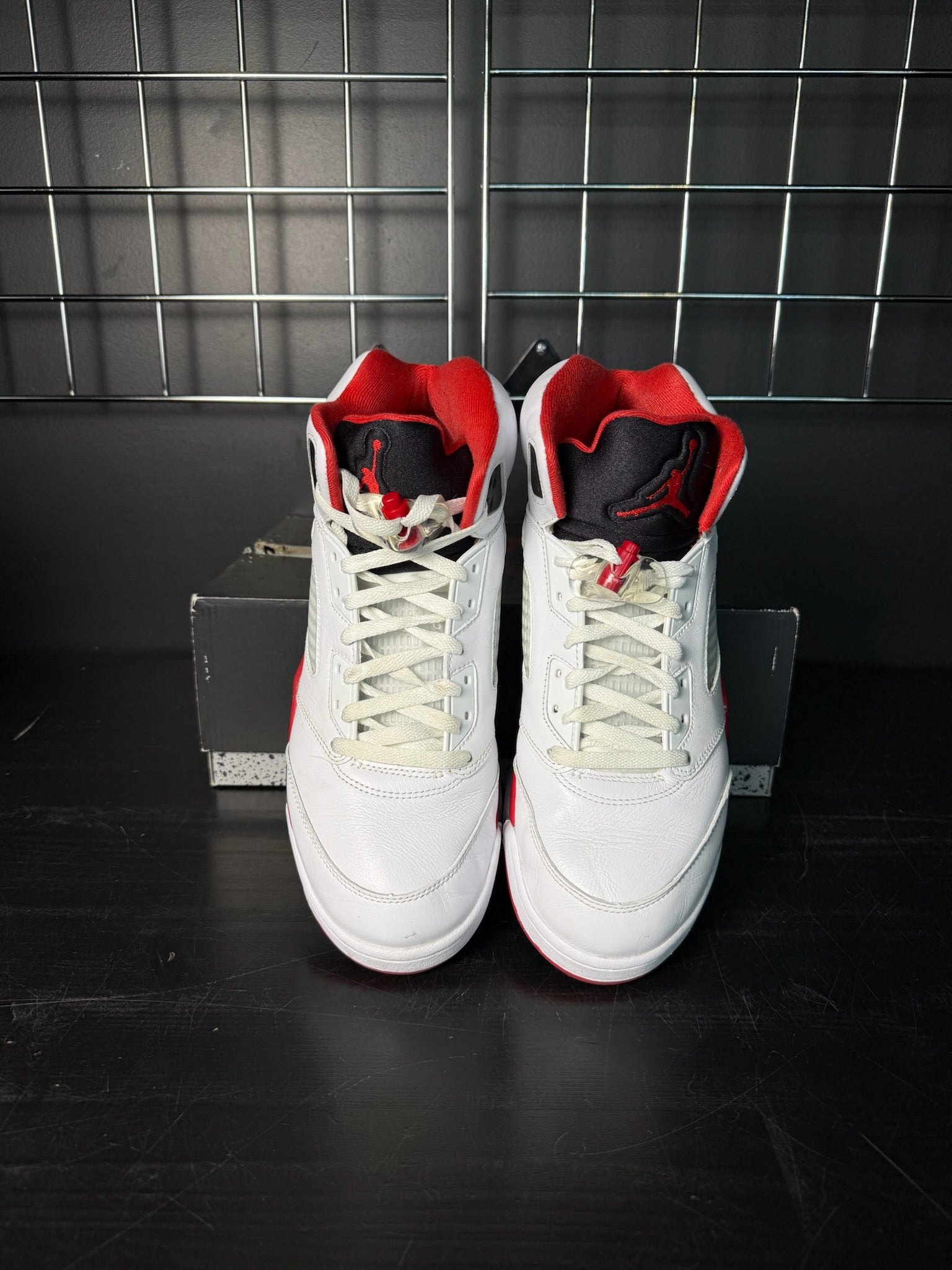Air Jordan 5 Retro "Fire Red Black Tongue" (2025) **PRE-OWNED**