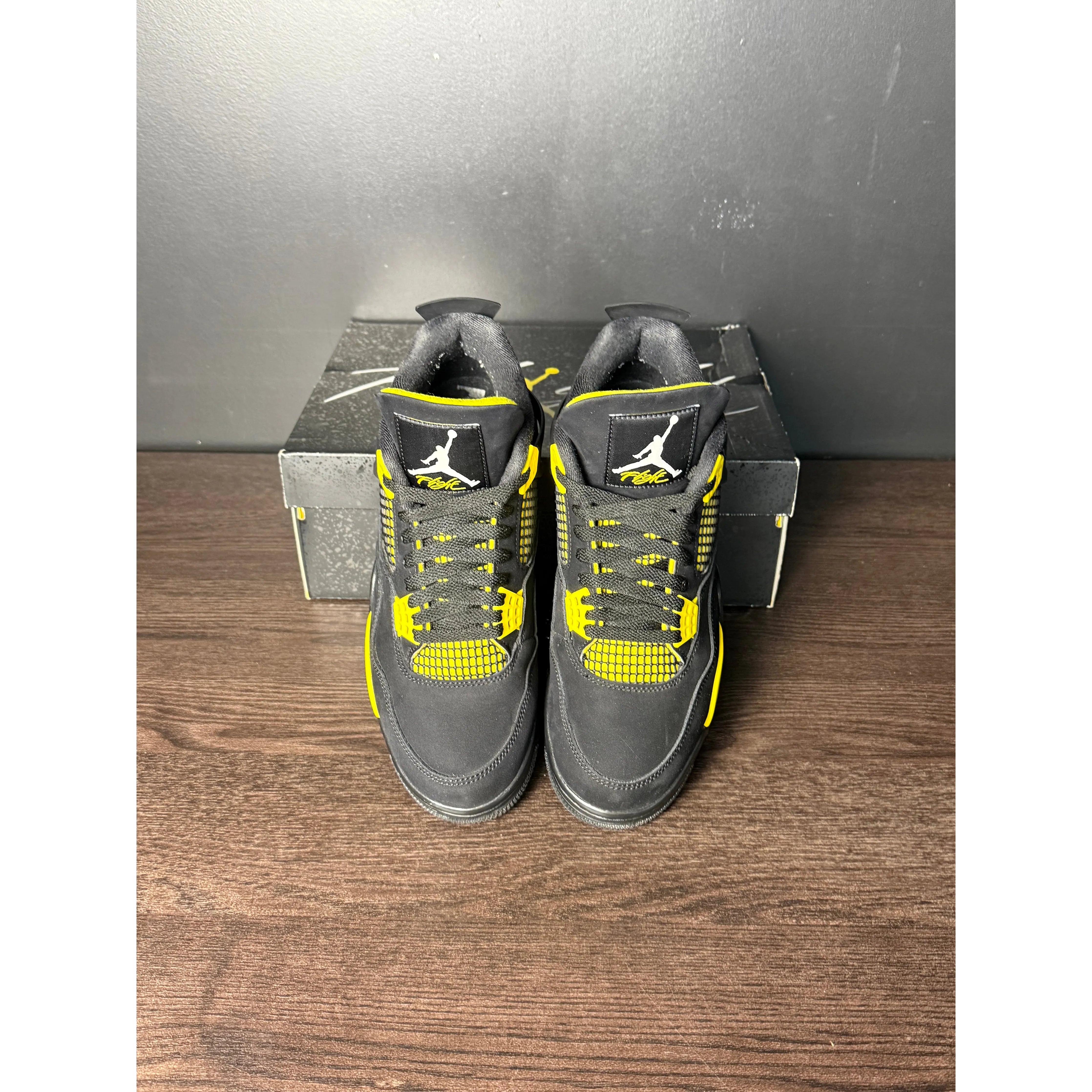 Air Jordan 4 Retro "Thunder" (2023) **PRE-OWNED**