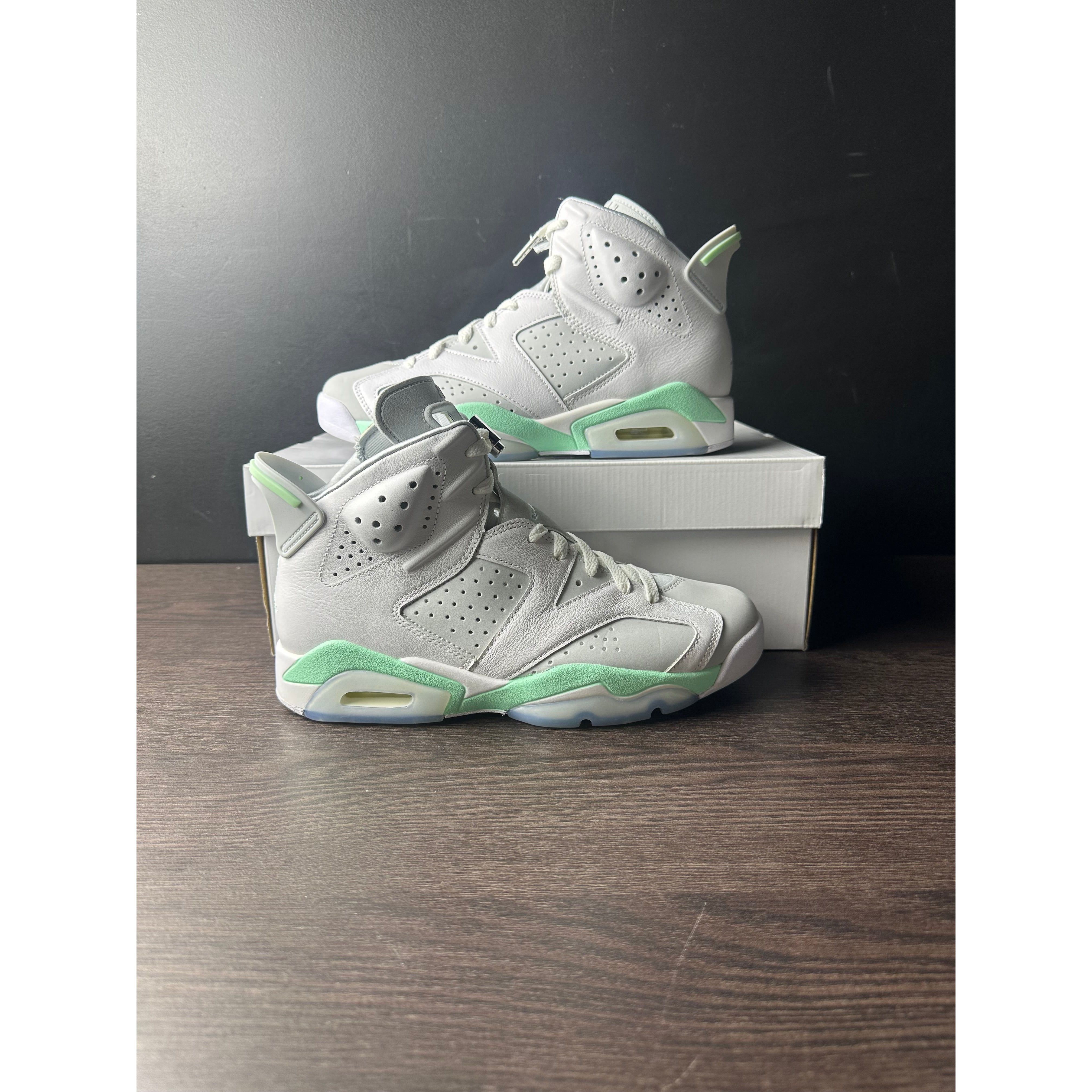 Air Jordan 6 Retro "Mint Foam" (WMNS) **PRE-OWNED**