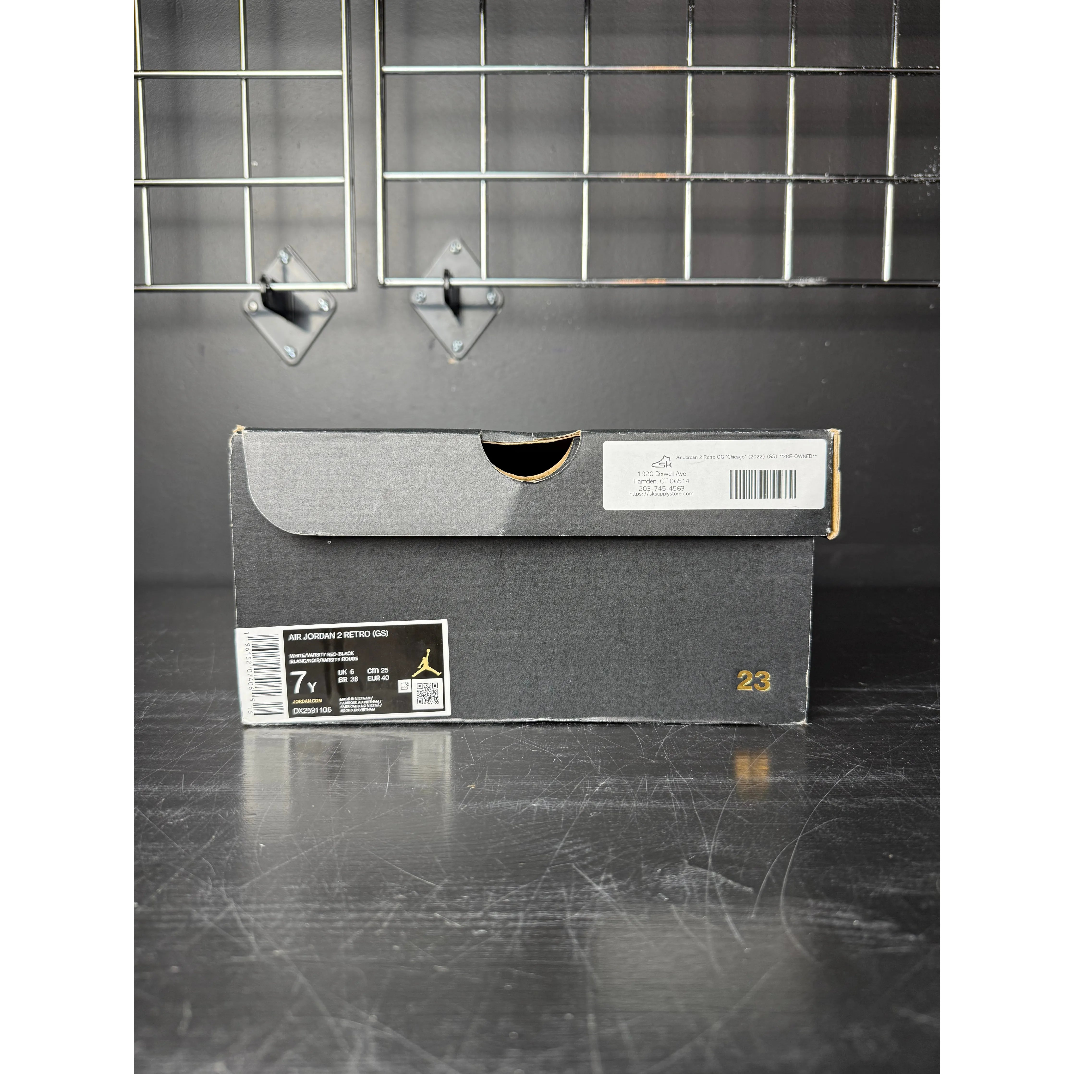 Air Jordan 2 Retro OG "Chicago" (2022) (GS) **PRE-OWNED**