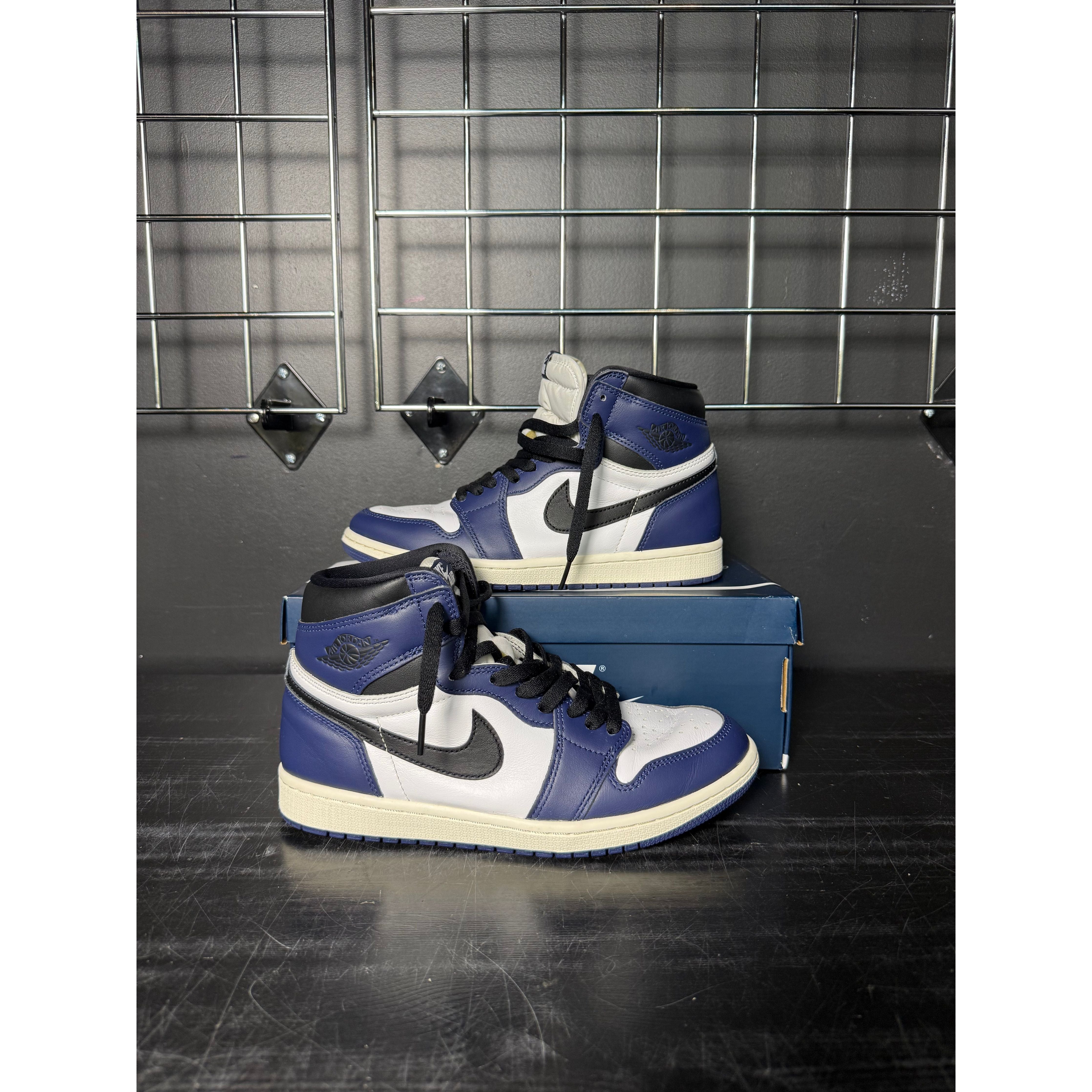 Air Jordan 1 Retro High OG "Midnight Navy" **PRE-OWNED**