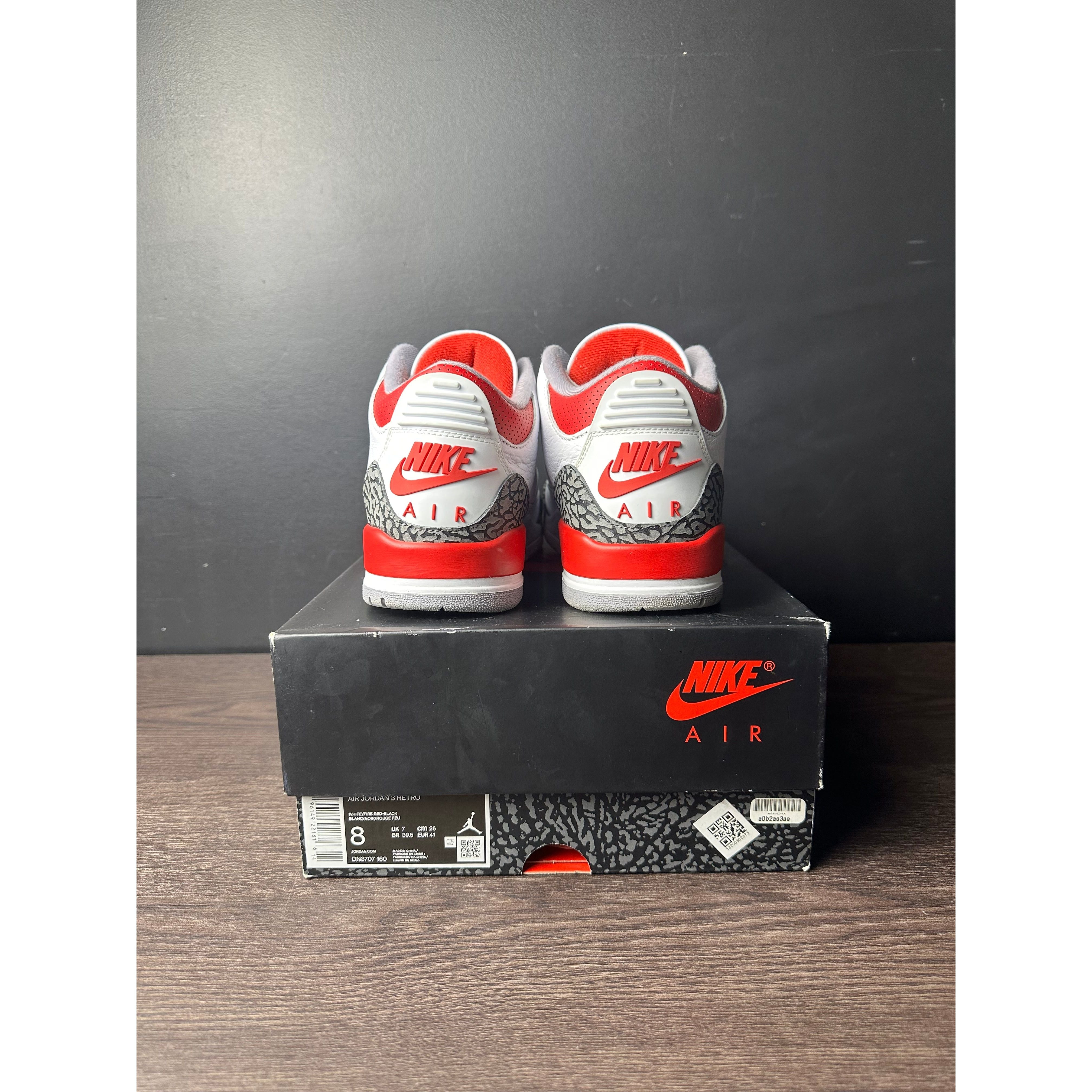 Air Jordan 3 Retro "Fire Red" (2022) **PRE-OWNED**