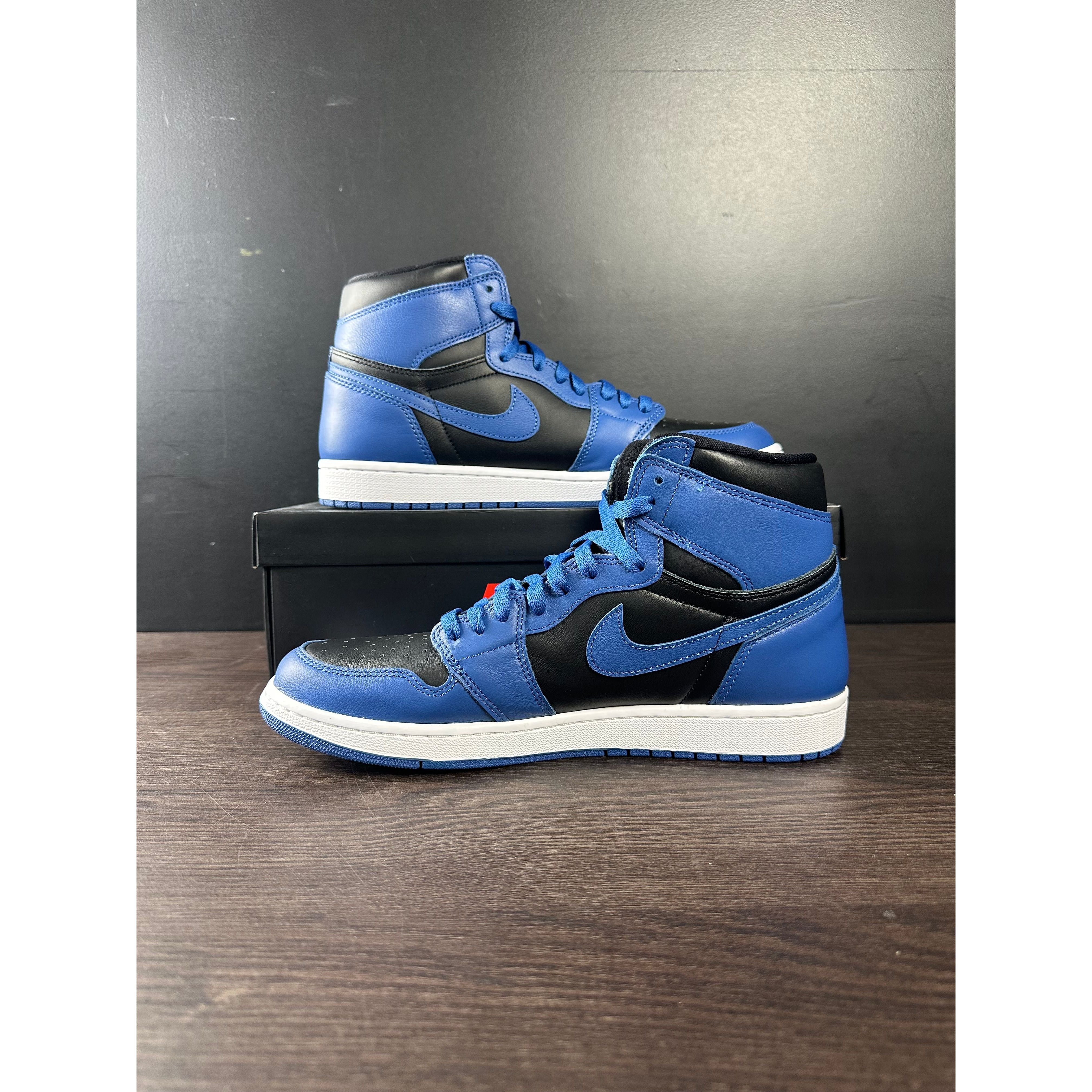 Air Jordan 1 Retro High OG "Dark Marina Blue" **PRE-OWNED**