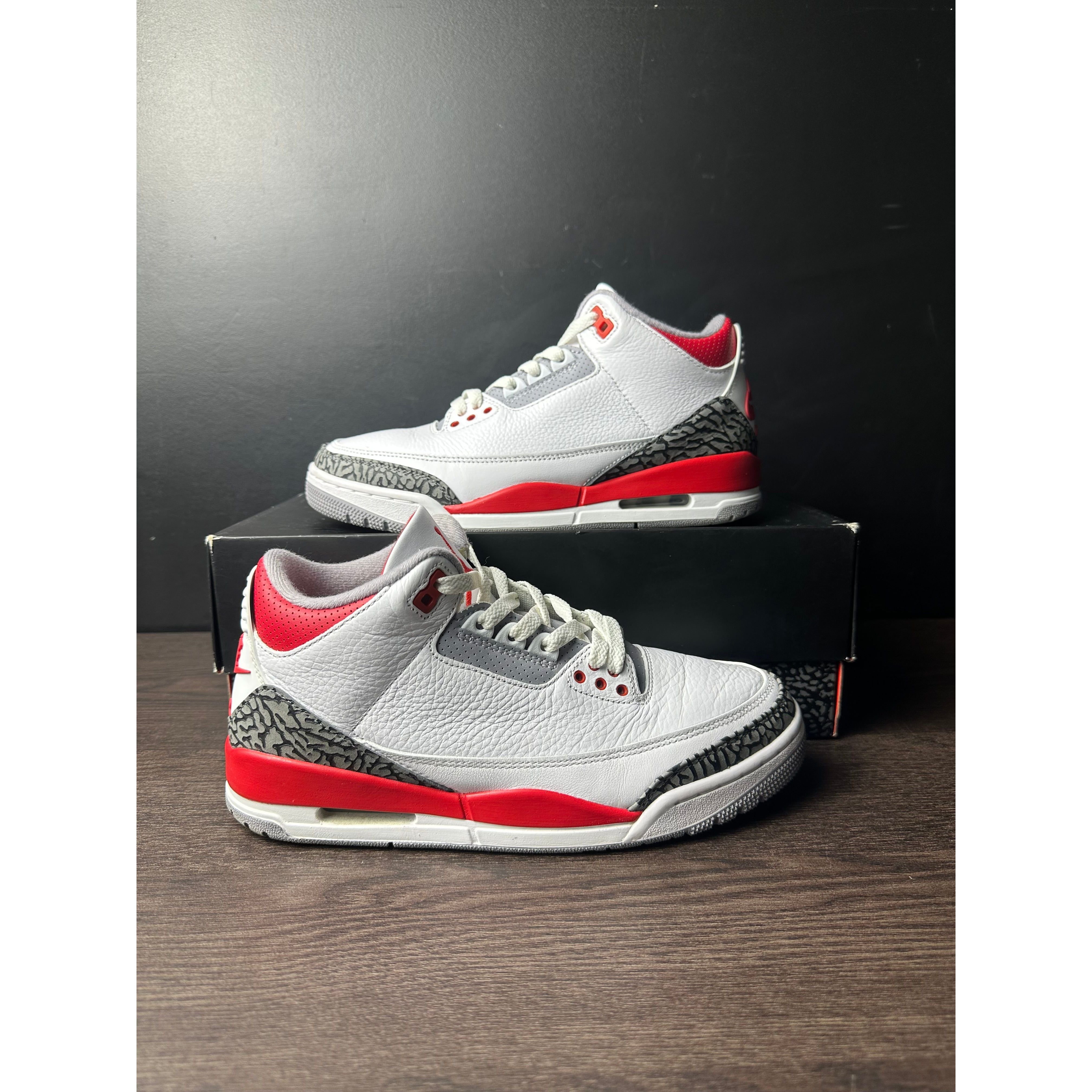 Air Jordan 3 Retro "Fire Red" (2022) **PRE-OWNED**