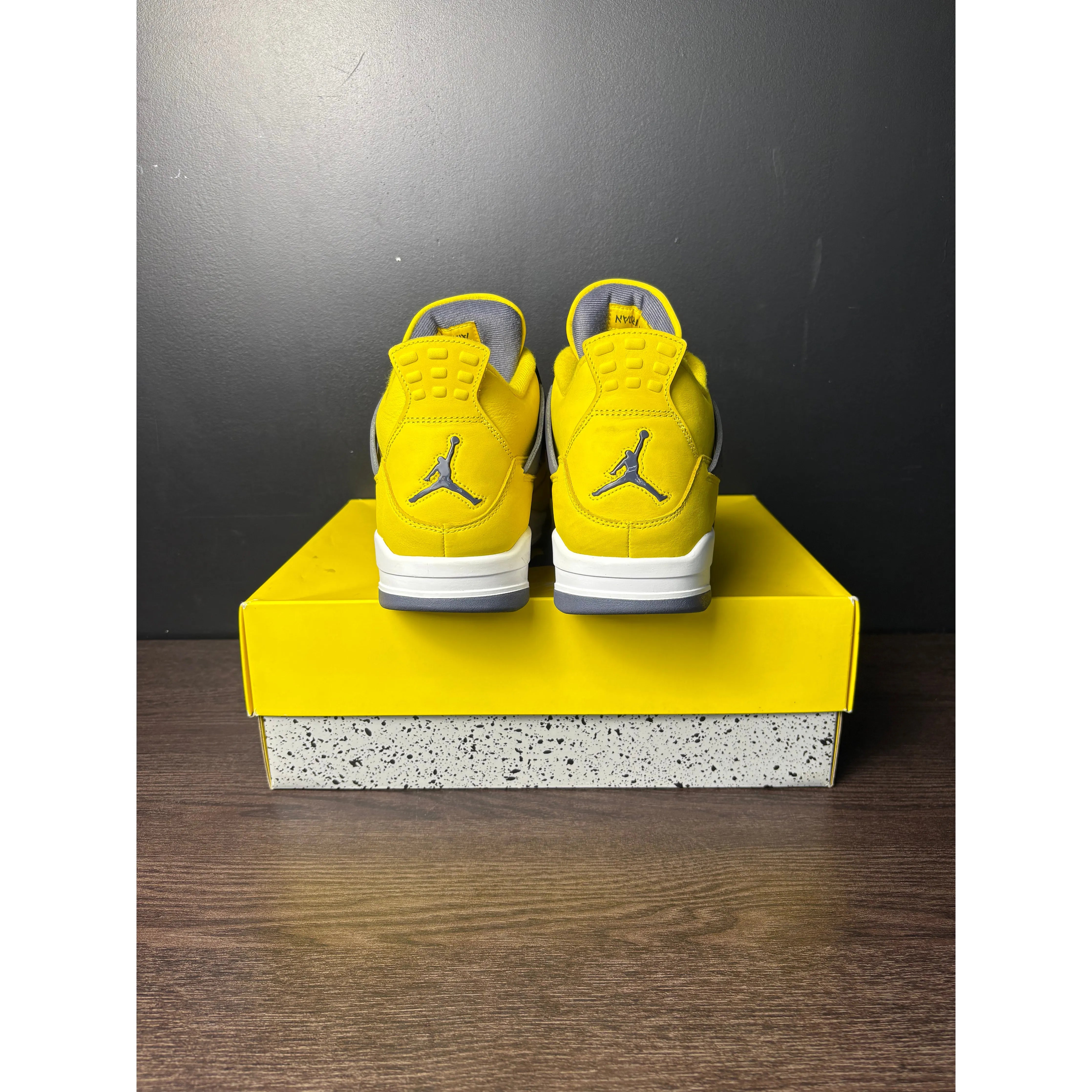 Air Jordan 4 Retro "Lightning" (2021) **PRE-OWNED**