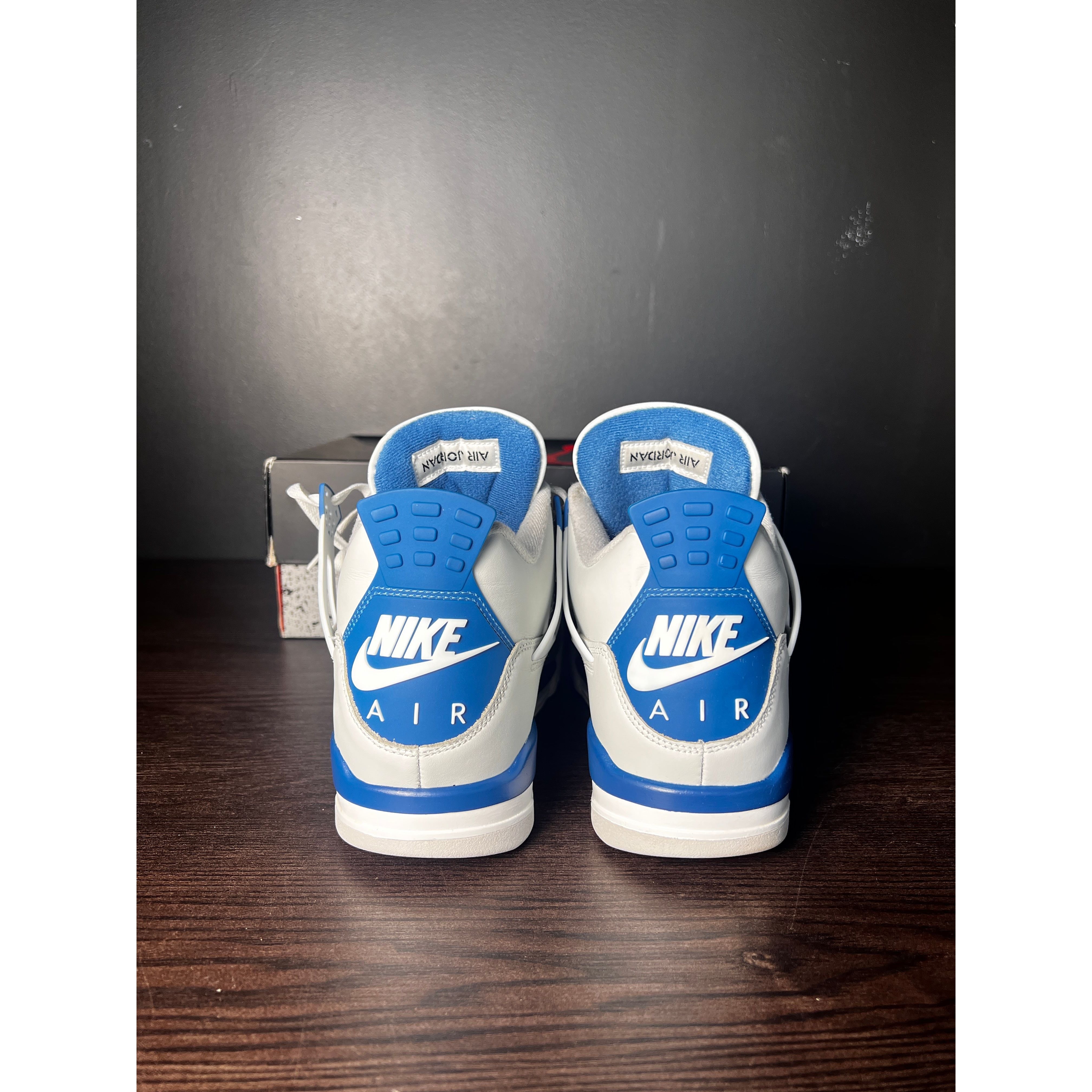 Air Jordan 4 Retro "Military Blue" (2024) **PRE-OWNED**
