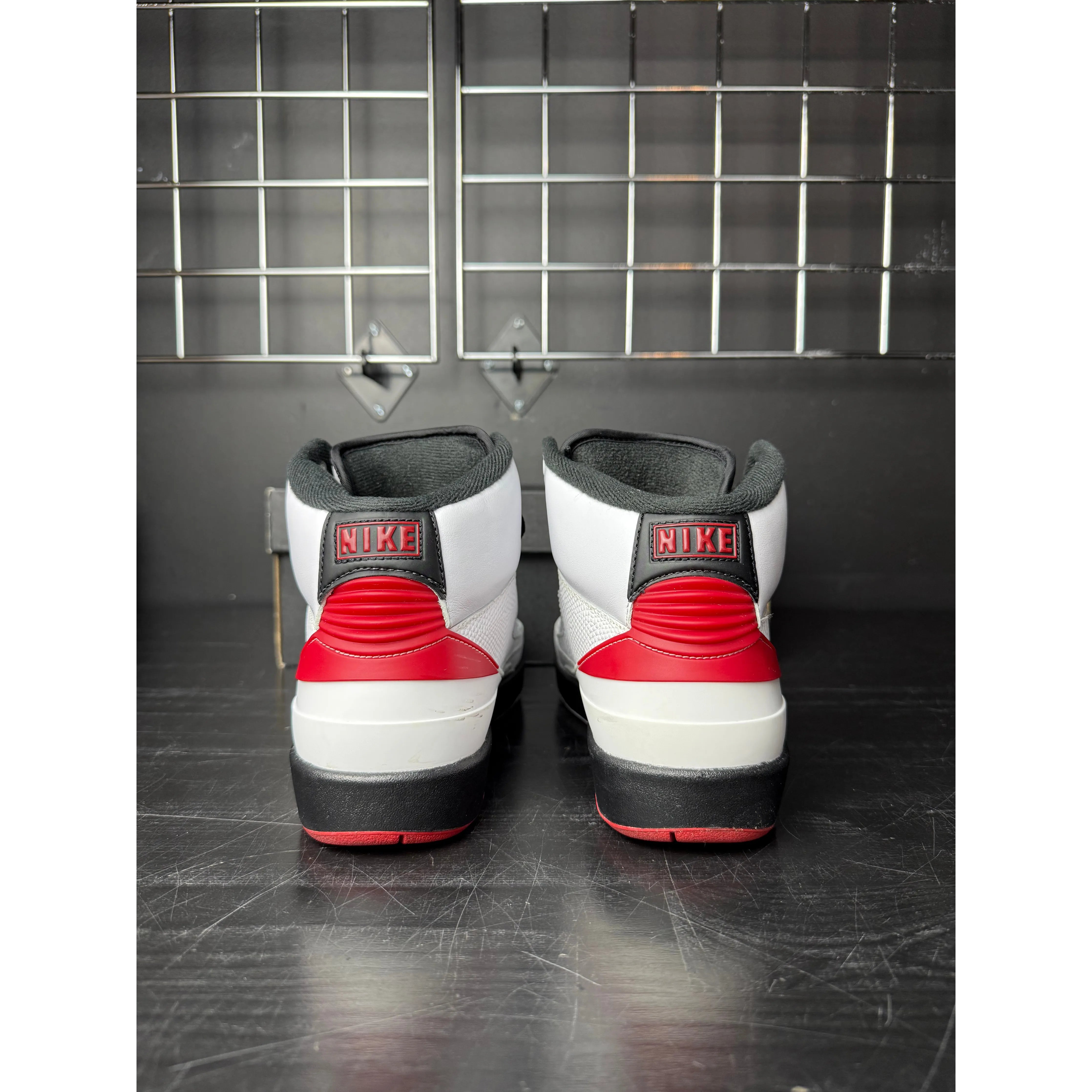 Air Jordan 2 Retro OG "Chicago" (2022) (GS) **PRE-OWNED**