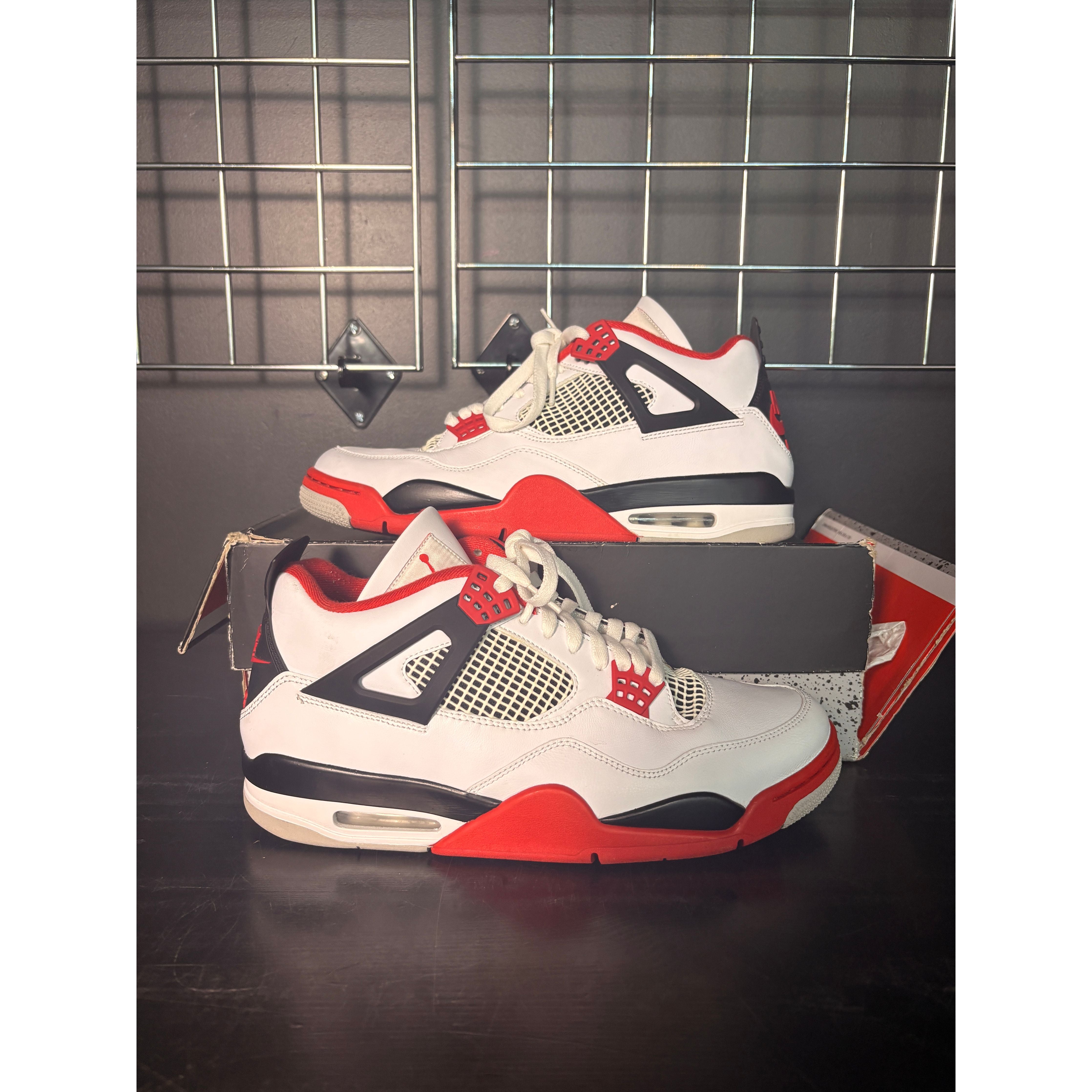 Air Jordan 4 Retro "Fire Red" (2020) **PRE-OWNED**