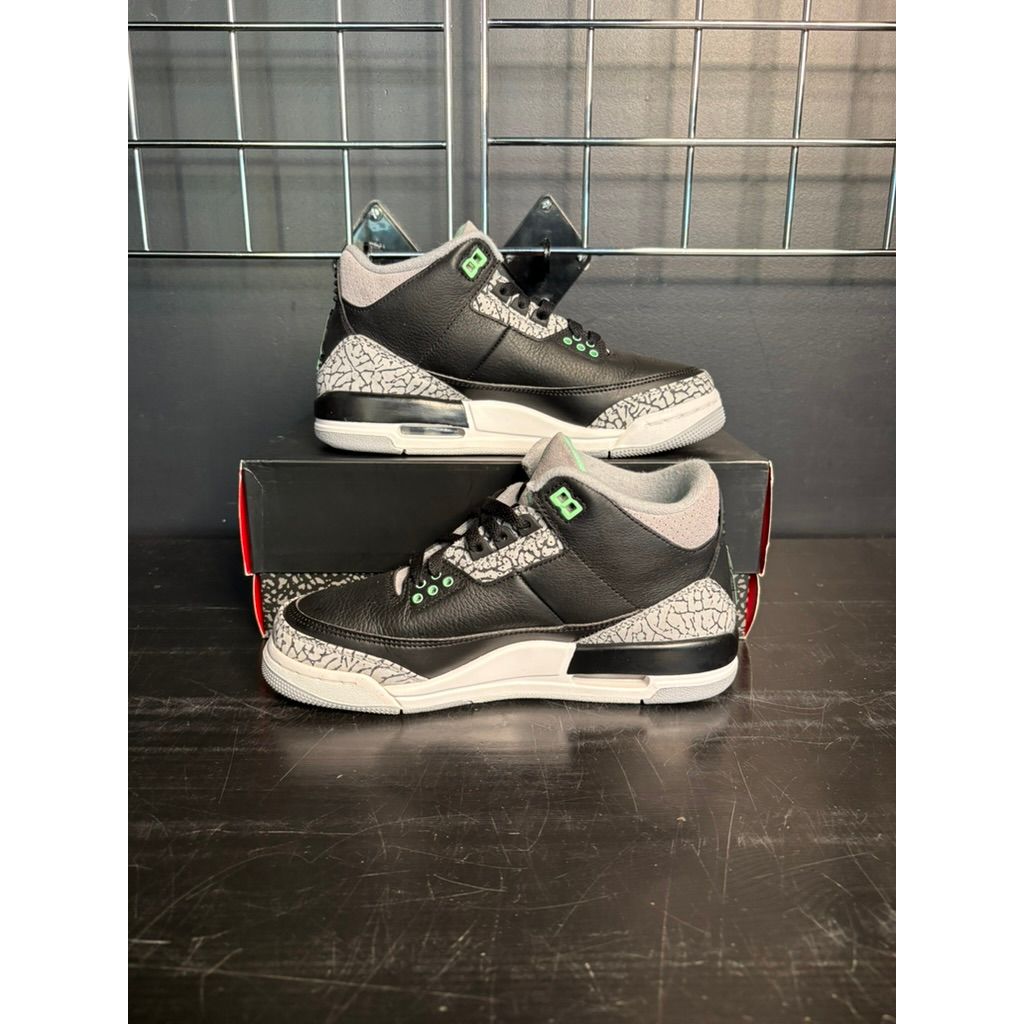 Air Jordan 3 Retro "Green Glow" (GS) **PRE-OWNED**