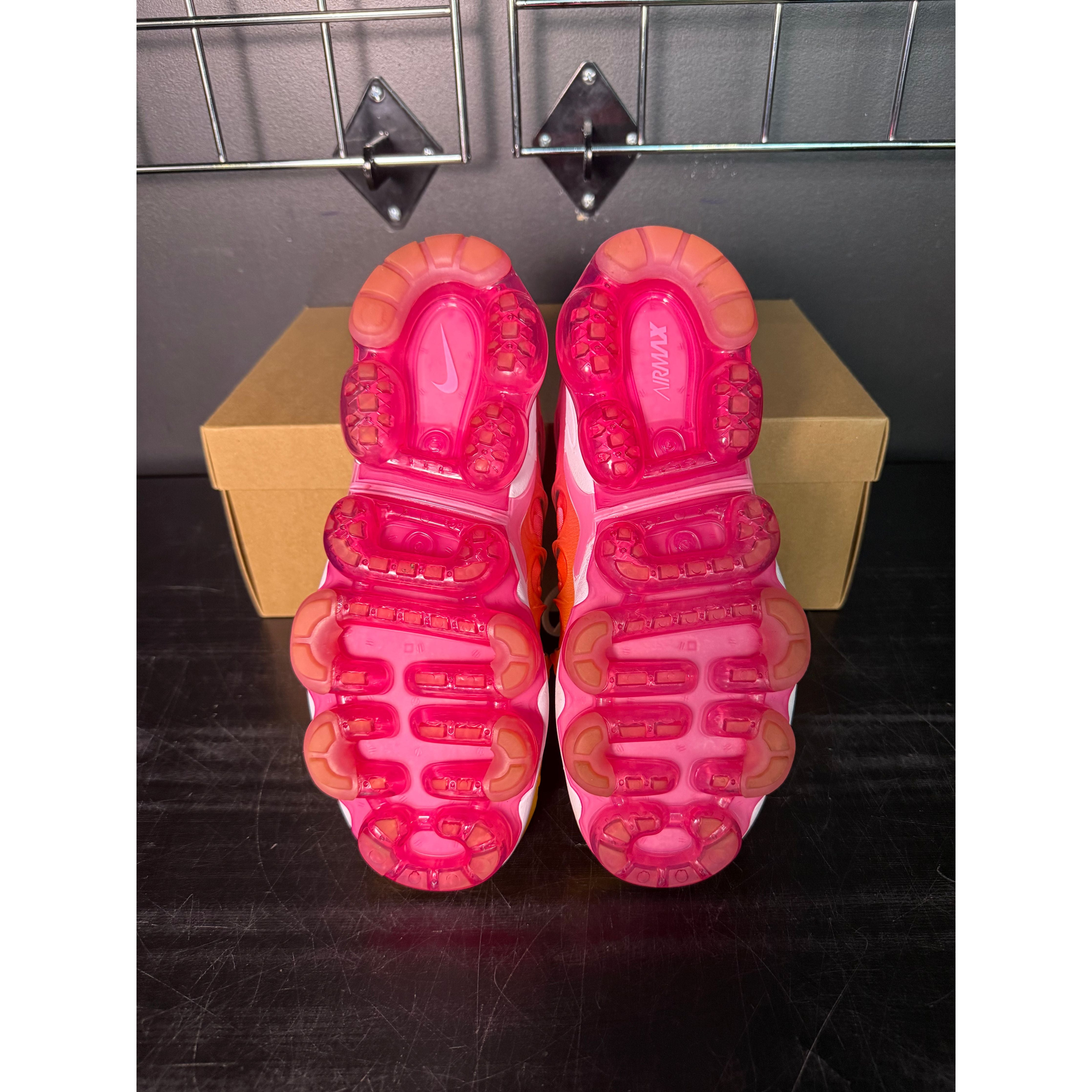 Nike Air VaporMax Plus "Laser Fuchsia Psychic Pink" (WMNS) **PRE-OWNED**