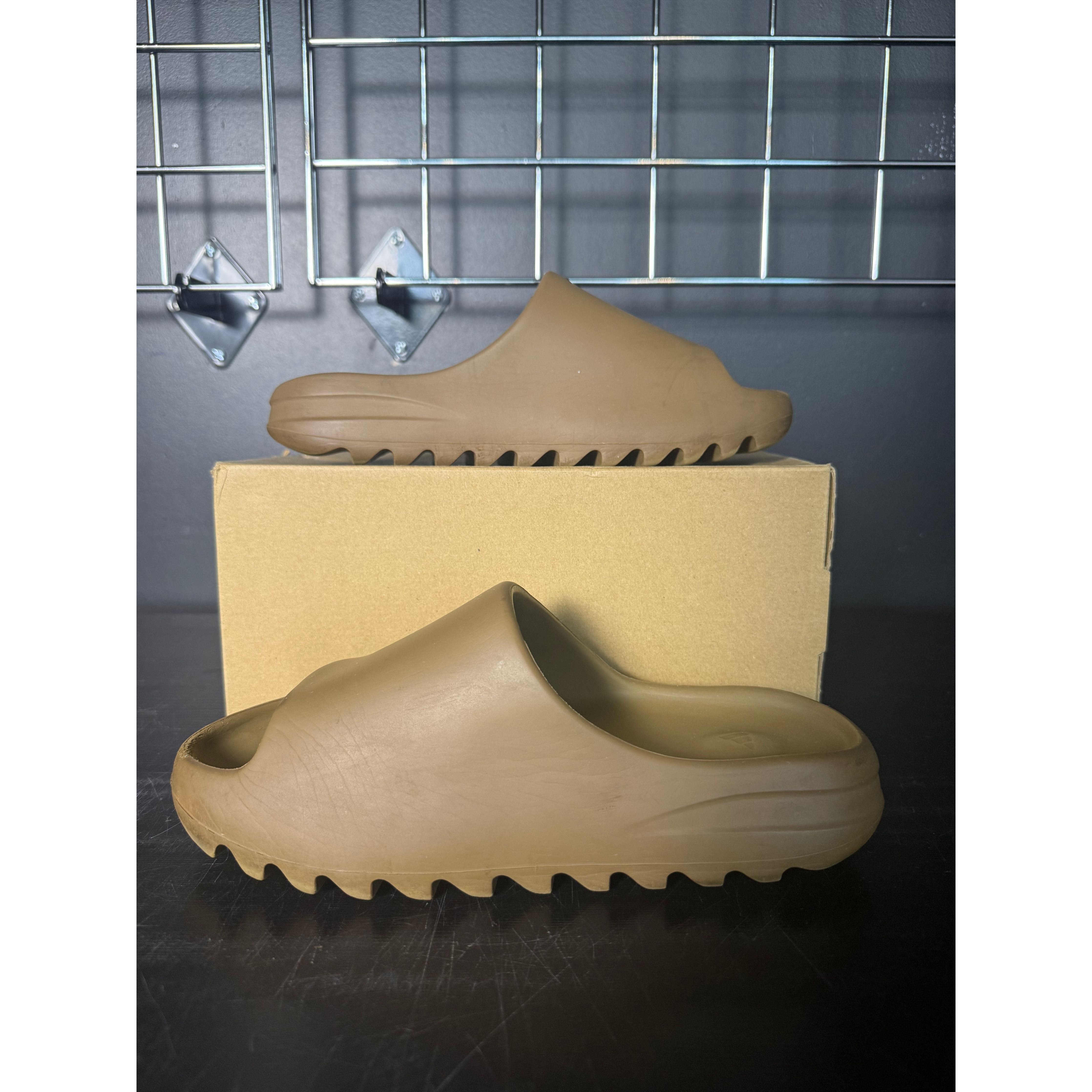 Adidas Yeezy Slide "Core" **PRE-OWNED**