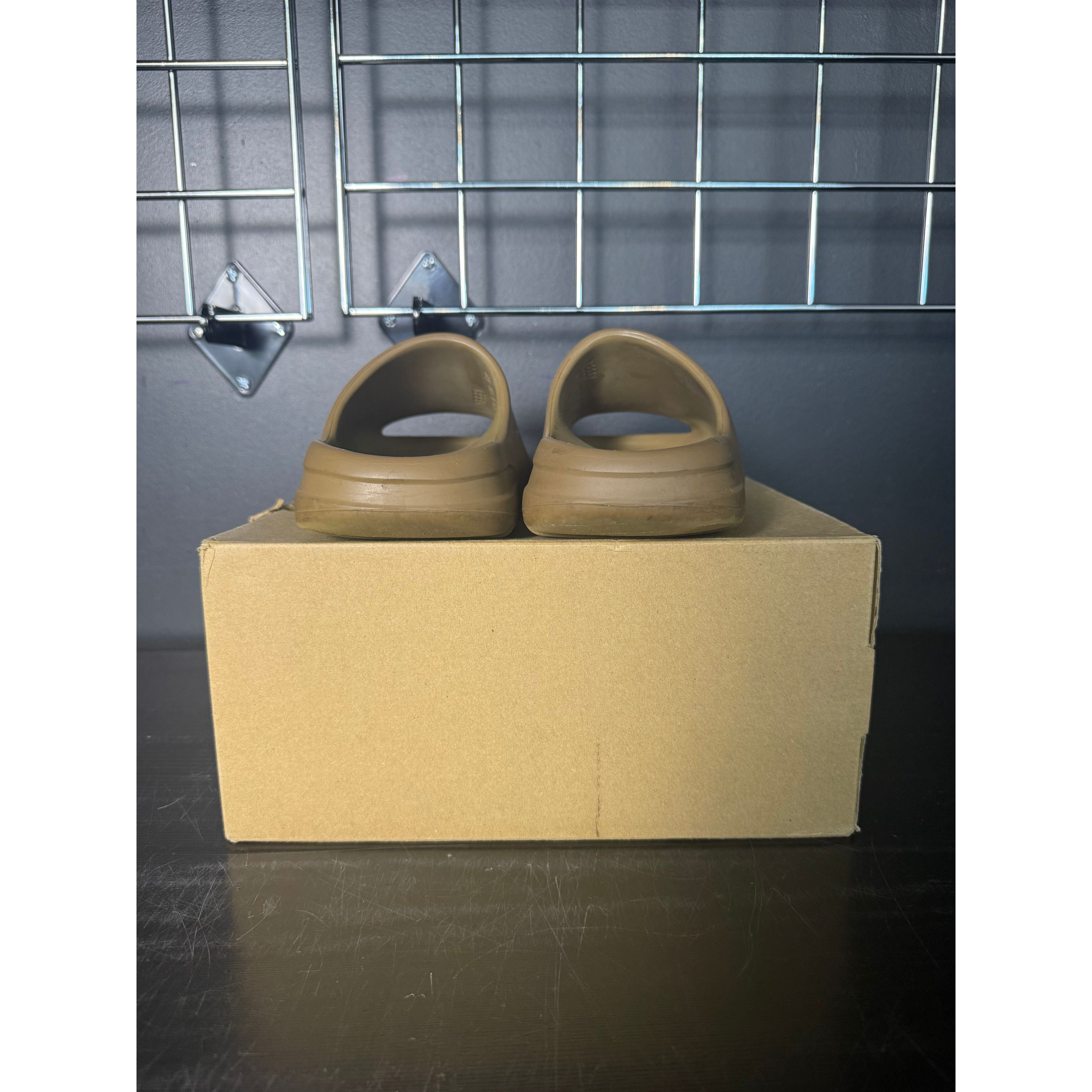 Adidas Yeezy Slide "Core" **PRE-OWNED**