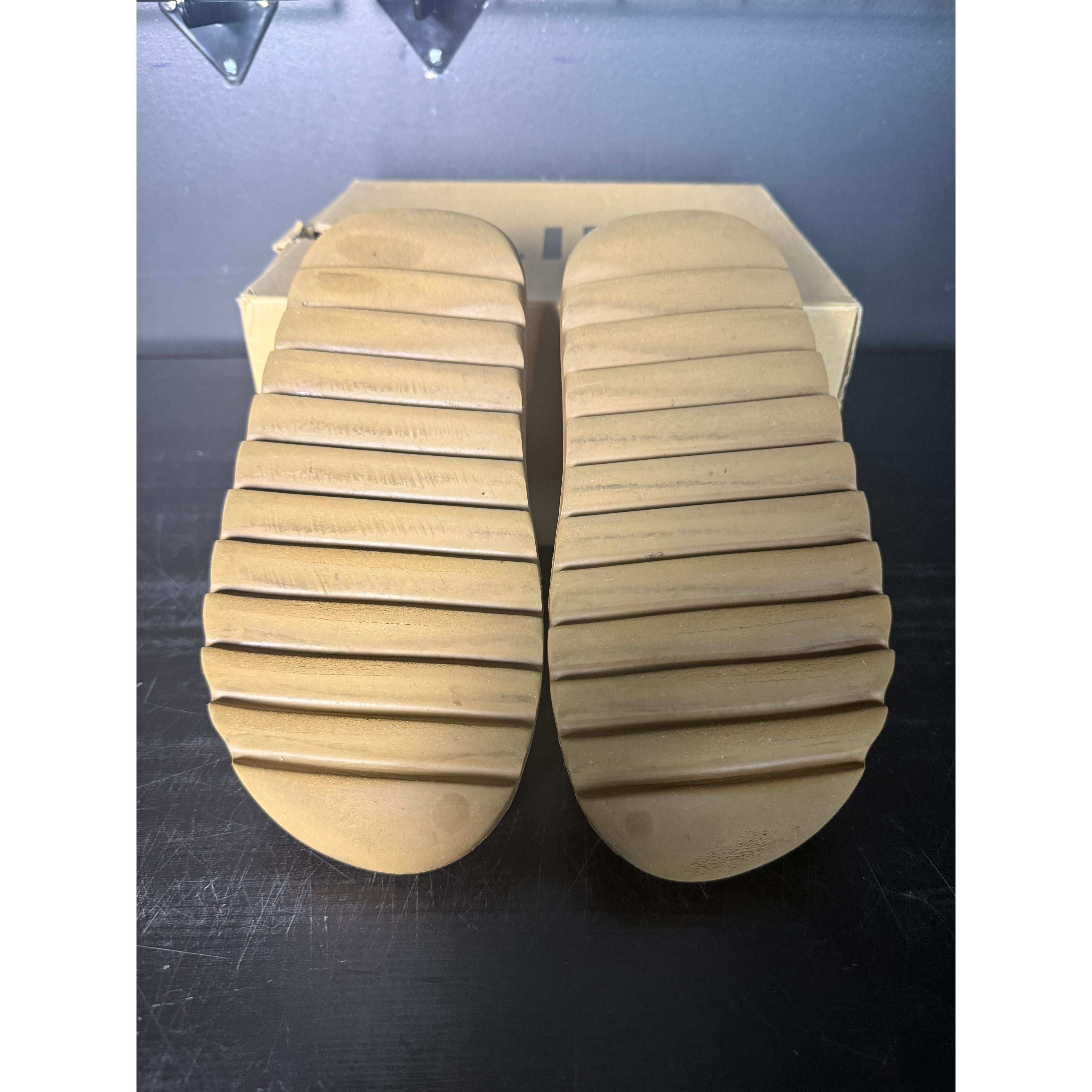 Adidas Yeezy Slide "Core" **PRE-OWNED**