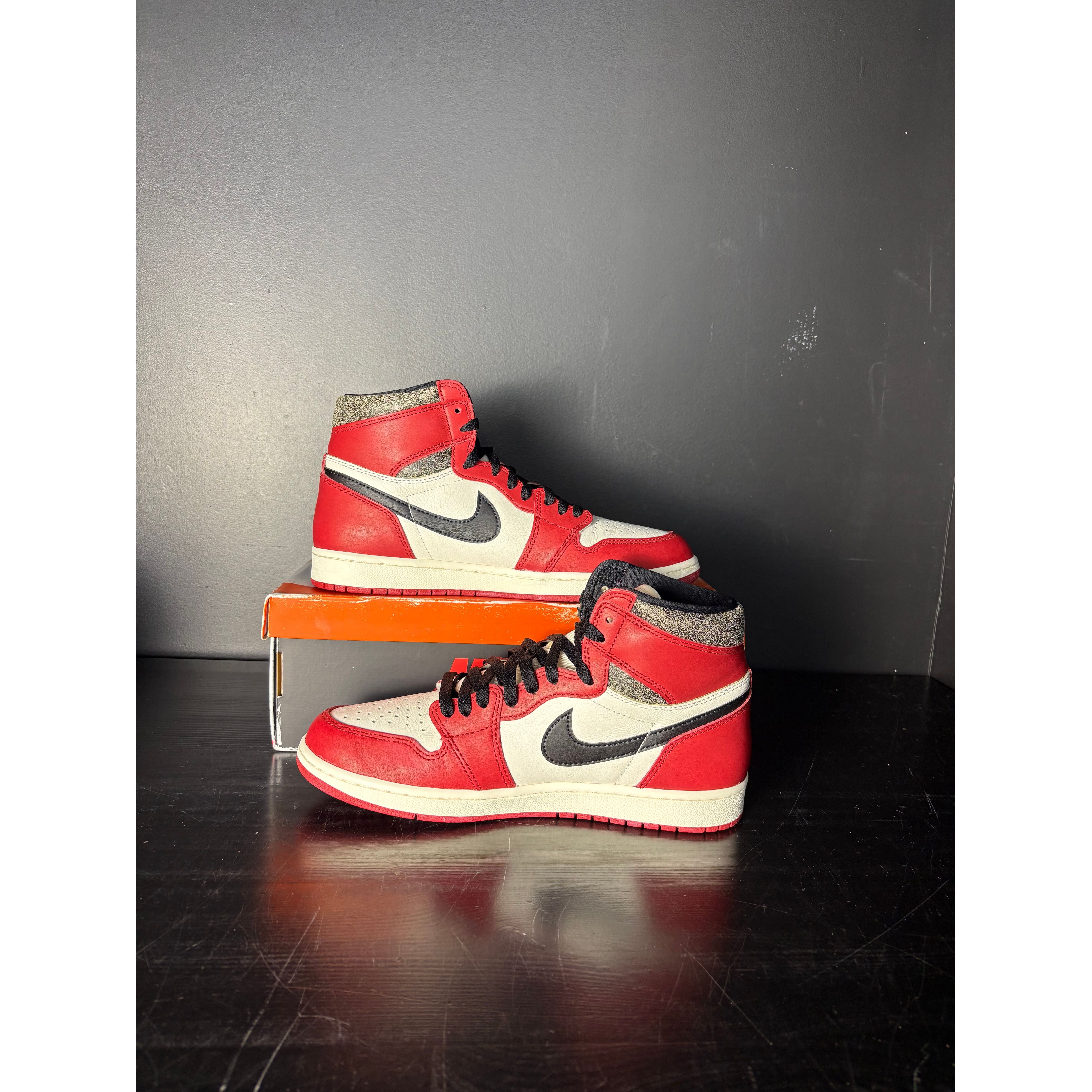 Air Jordan 1 Retro High OG "Chicago Lost and Found" **PRE-OWNED**