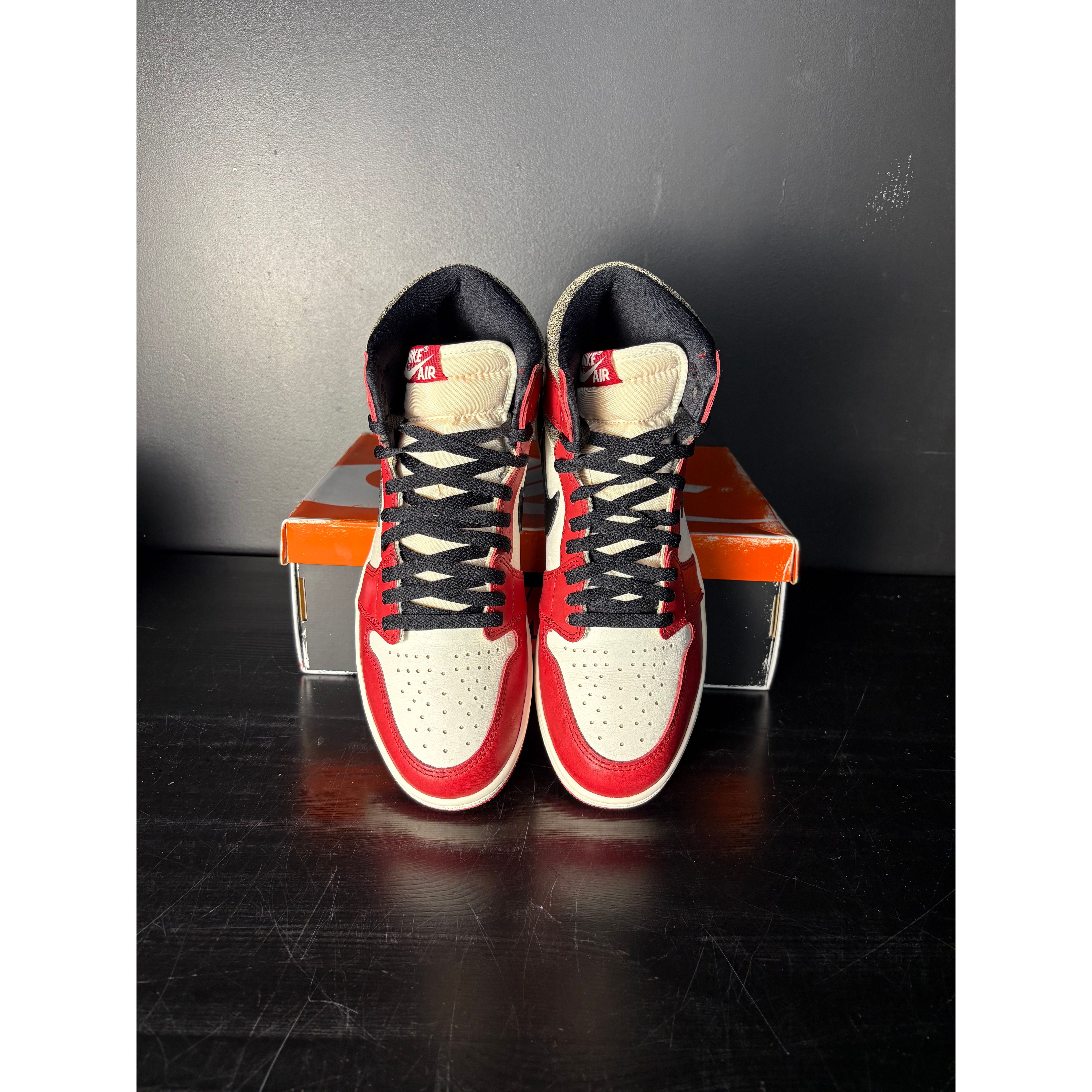Air Jordan 1 Retro High OG "Chicago Lost and Found" **PRE-OWNED**