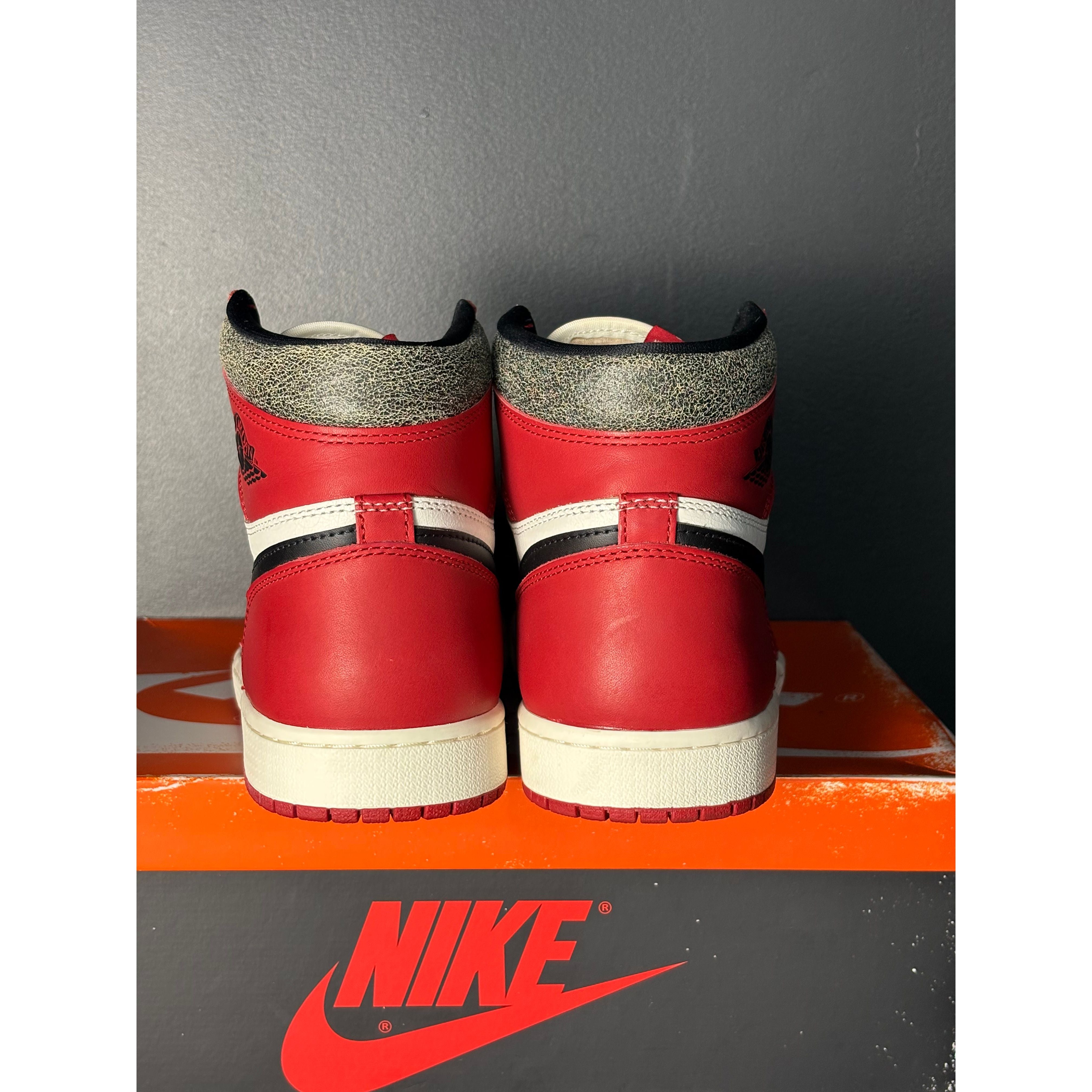 Air Jordan 1 Retro High OG "Chicago Lost and Found" **PRE-OWNED**