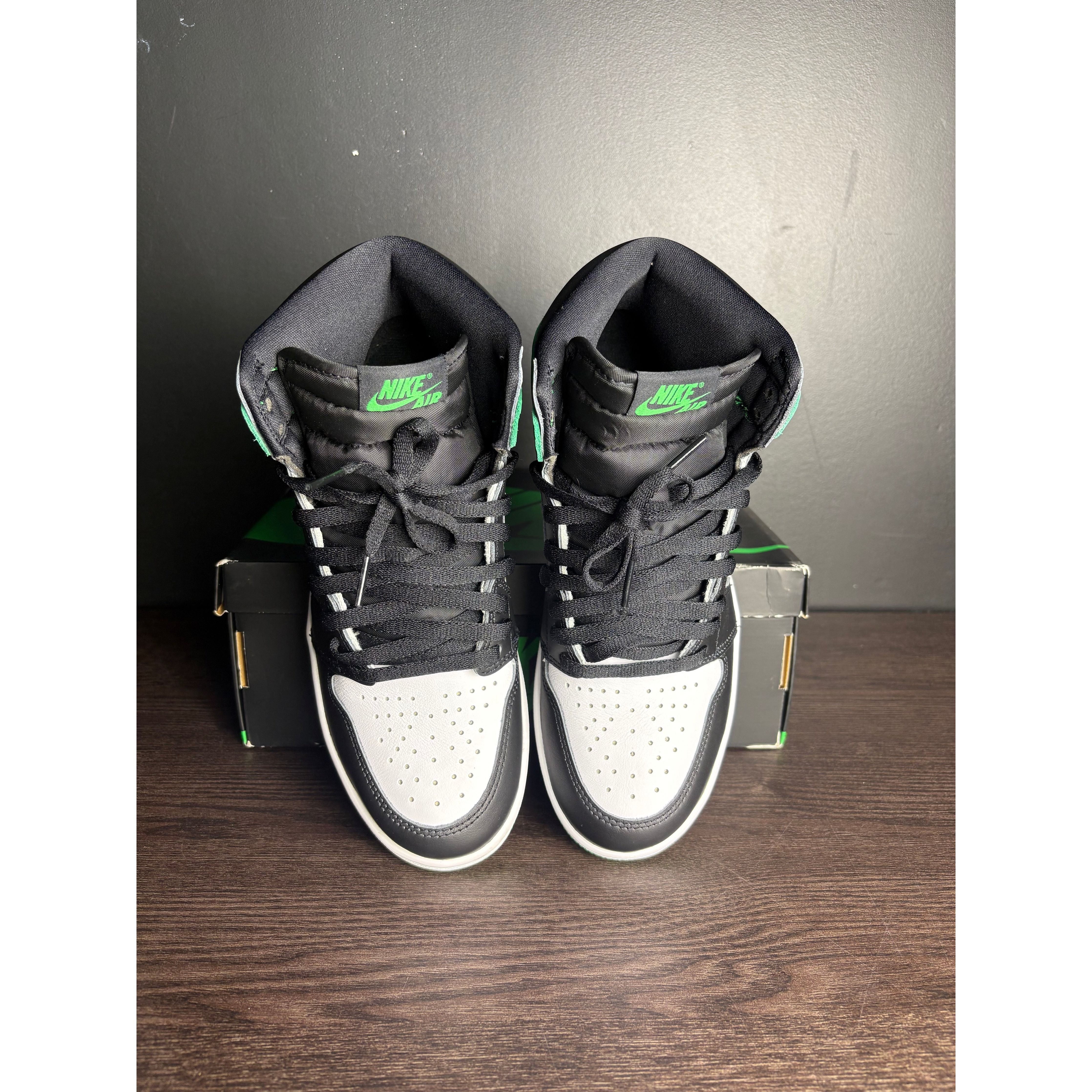 Air Jordan 1 Retro High OG "Lucky Green" **PRE-OWNED**