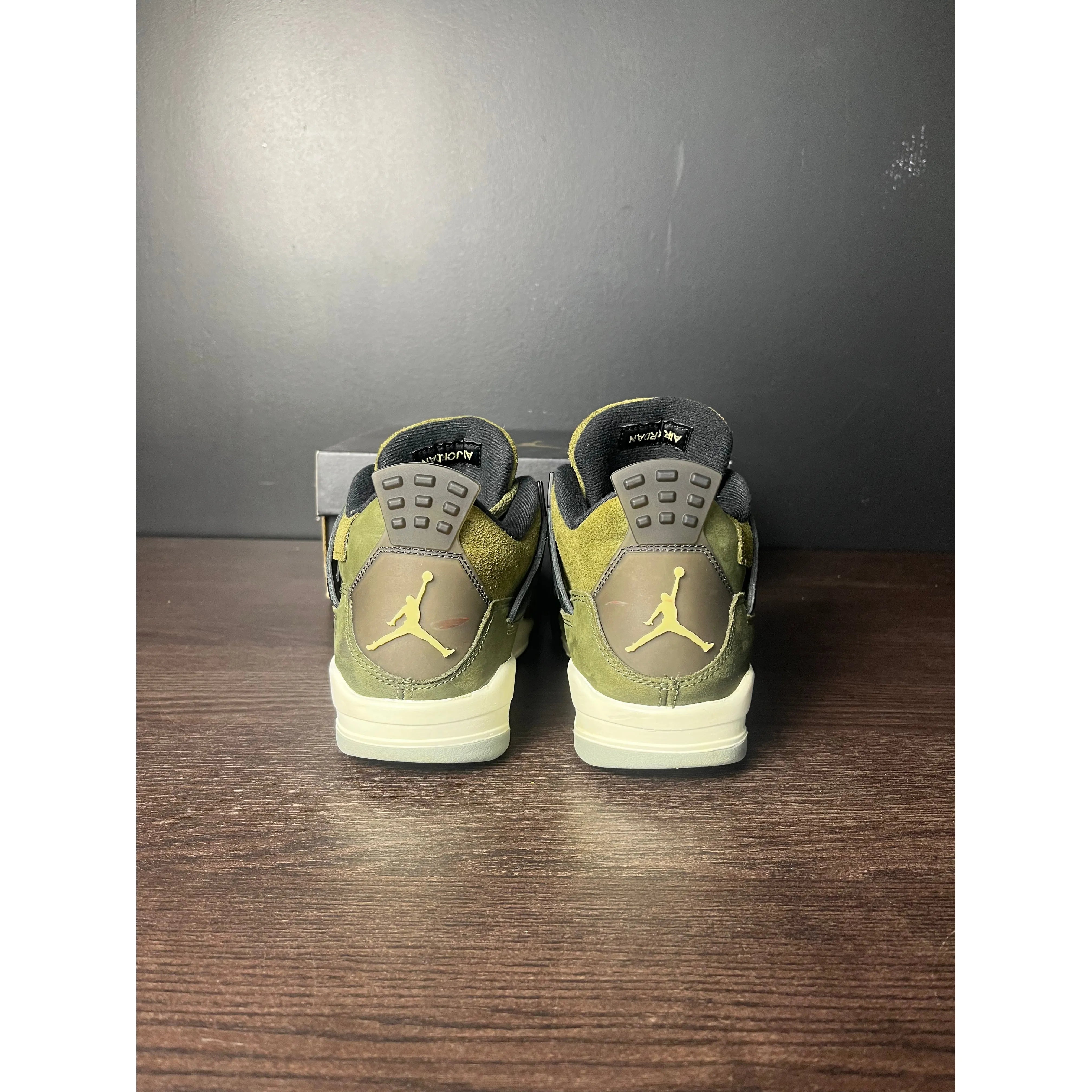Air Jordan 4 Retro SE Craft "Medium Olive" (GS) **PRE-OWNED**