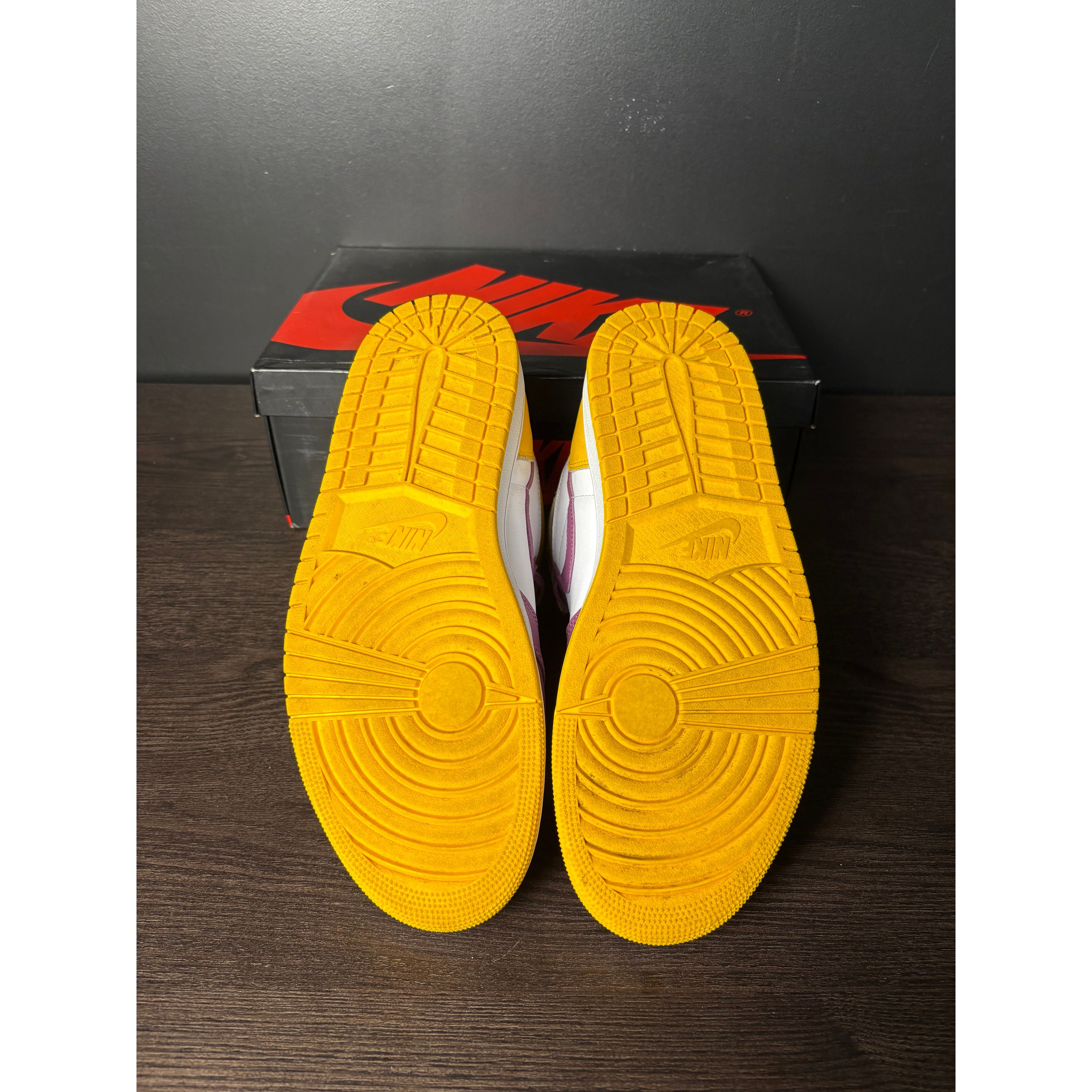 Air Jordan 1 Retro High OG "Brotherhood" **PRE-OWNED**