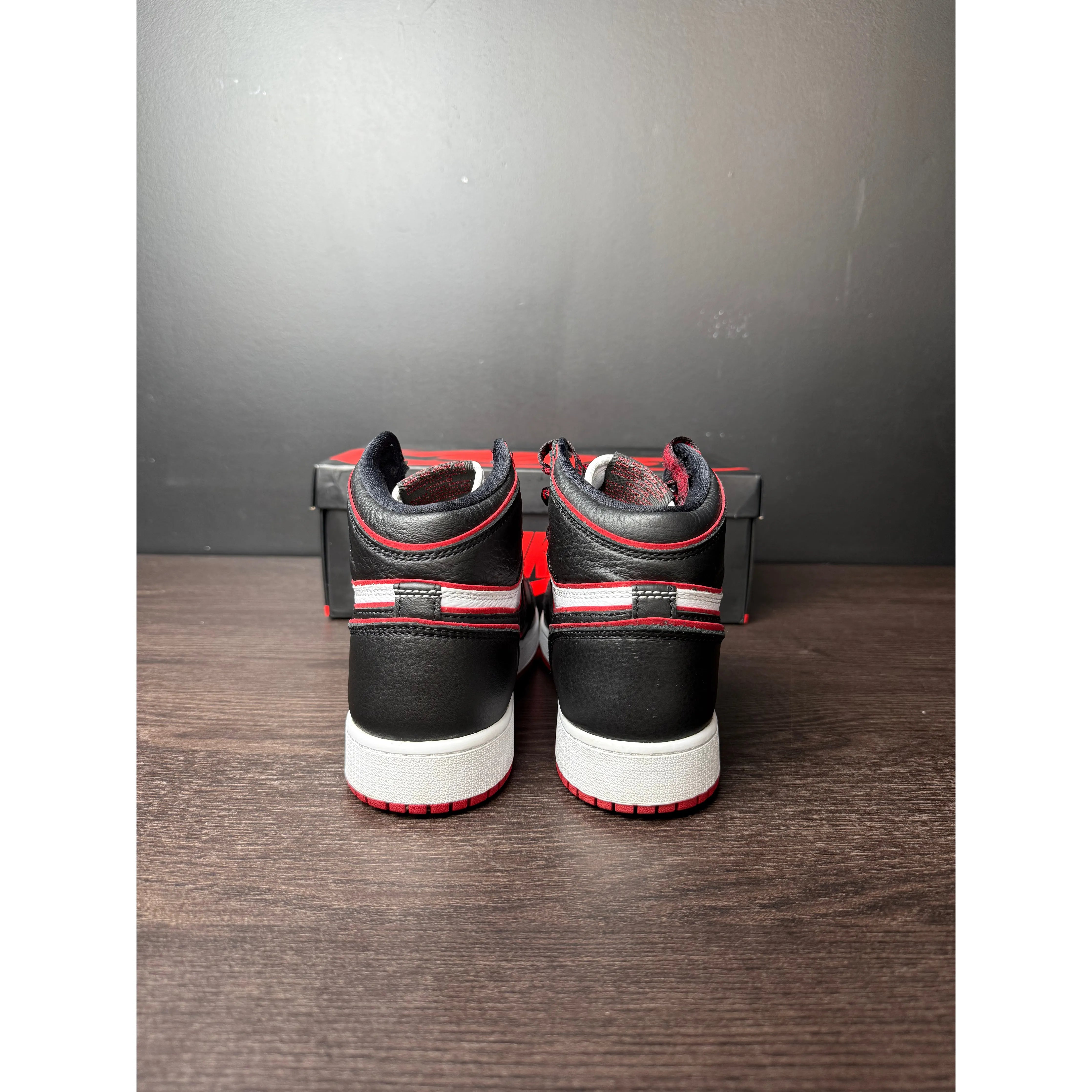 Air Jordan 1 Retro High "Bloodline" (GS) **PRE-OWNED**