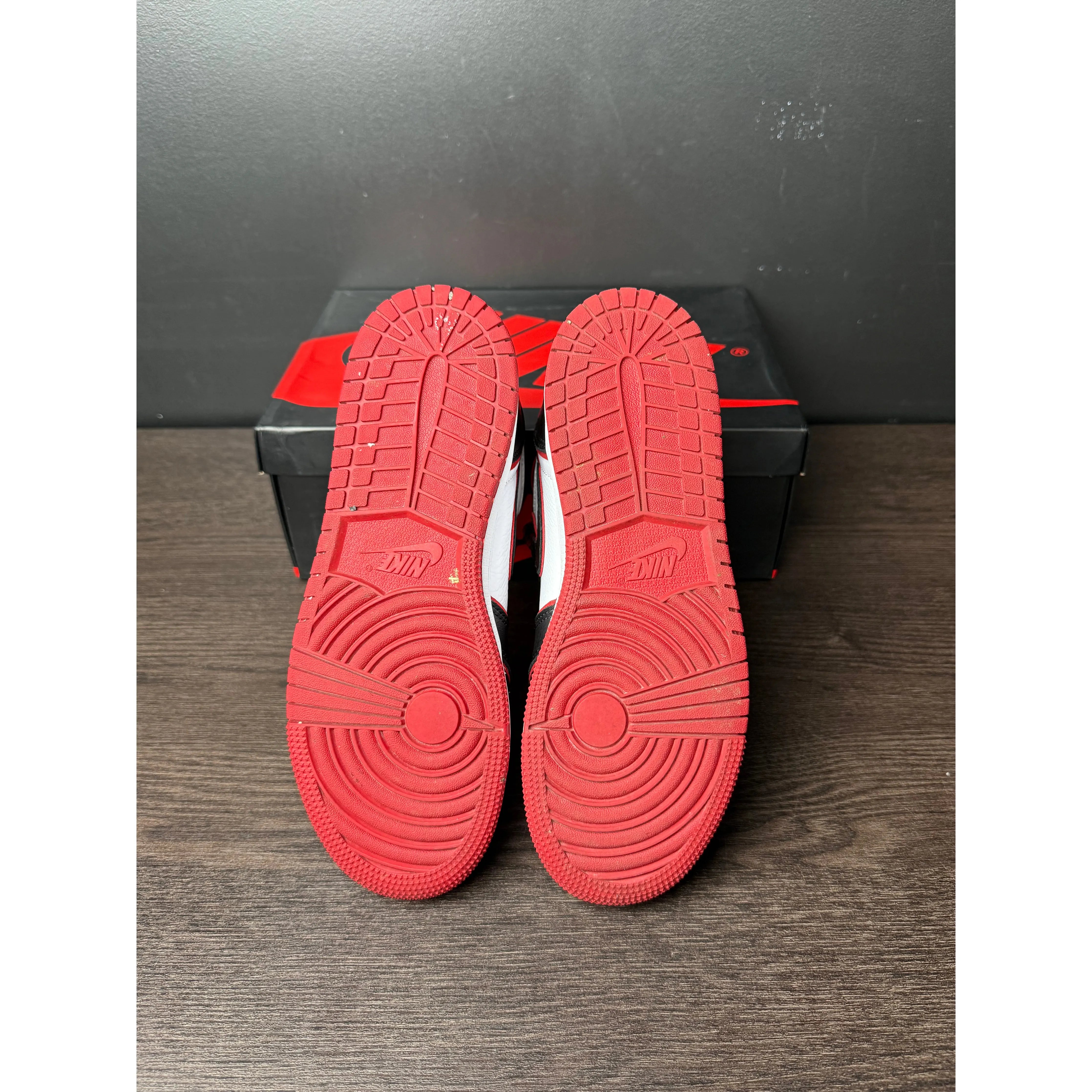 Air Jordan 1 Retro High "Bloodline" (GS) **PRE-OWNED**